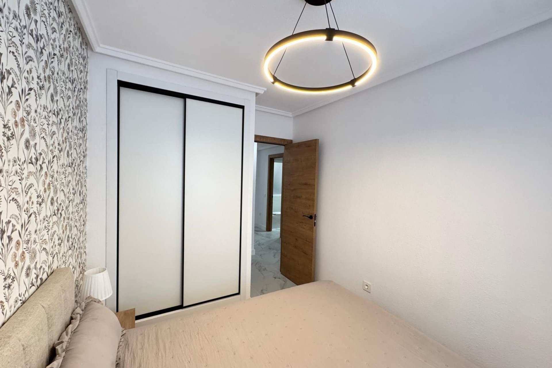 Resale - Apartment -
Torrevieja - Playa de los Locos