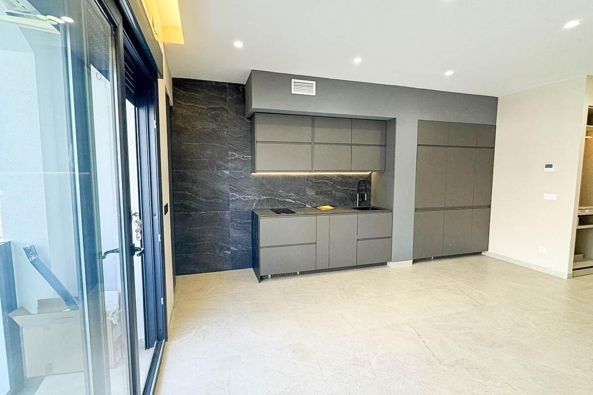 Resale - Apartment -
Torrevieja - Playa de los Locos