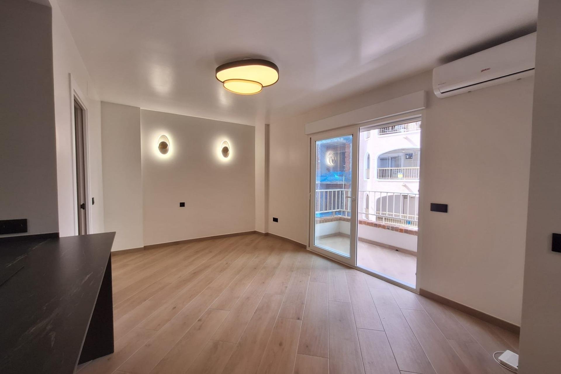 Resale - Apartment -
Torrevieja - Playa de los Locos