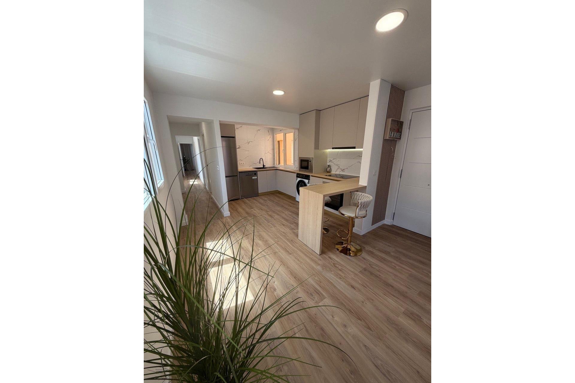 Resale - Apartment -
Torrevieja - Playa de los Locos