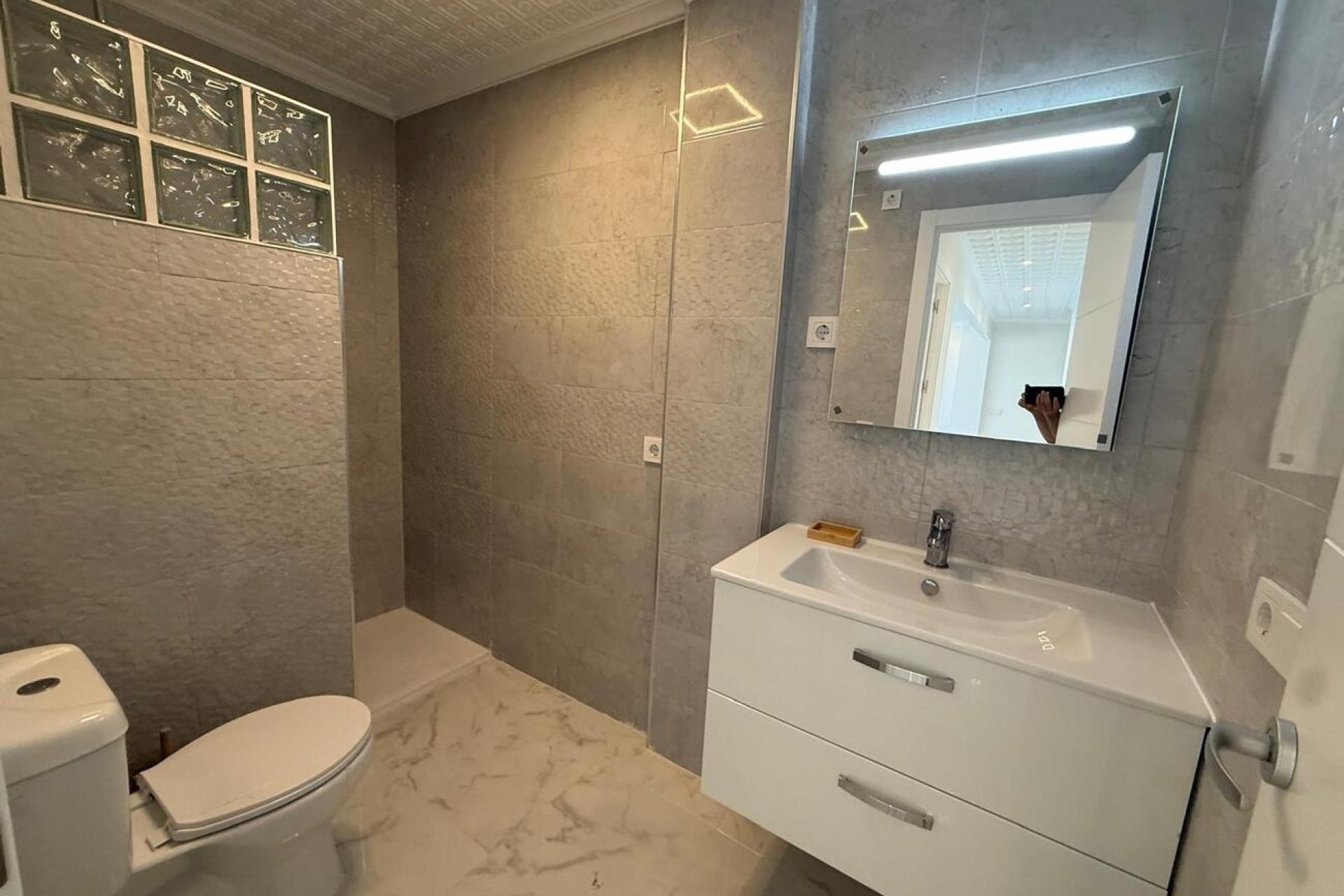 Resale - Apartment -
Torrevieja - Playa del Acequión