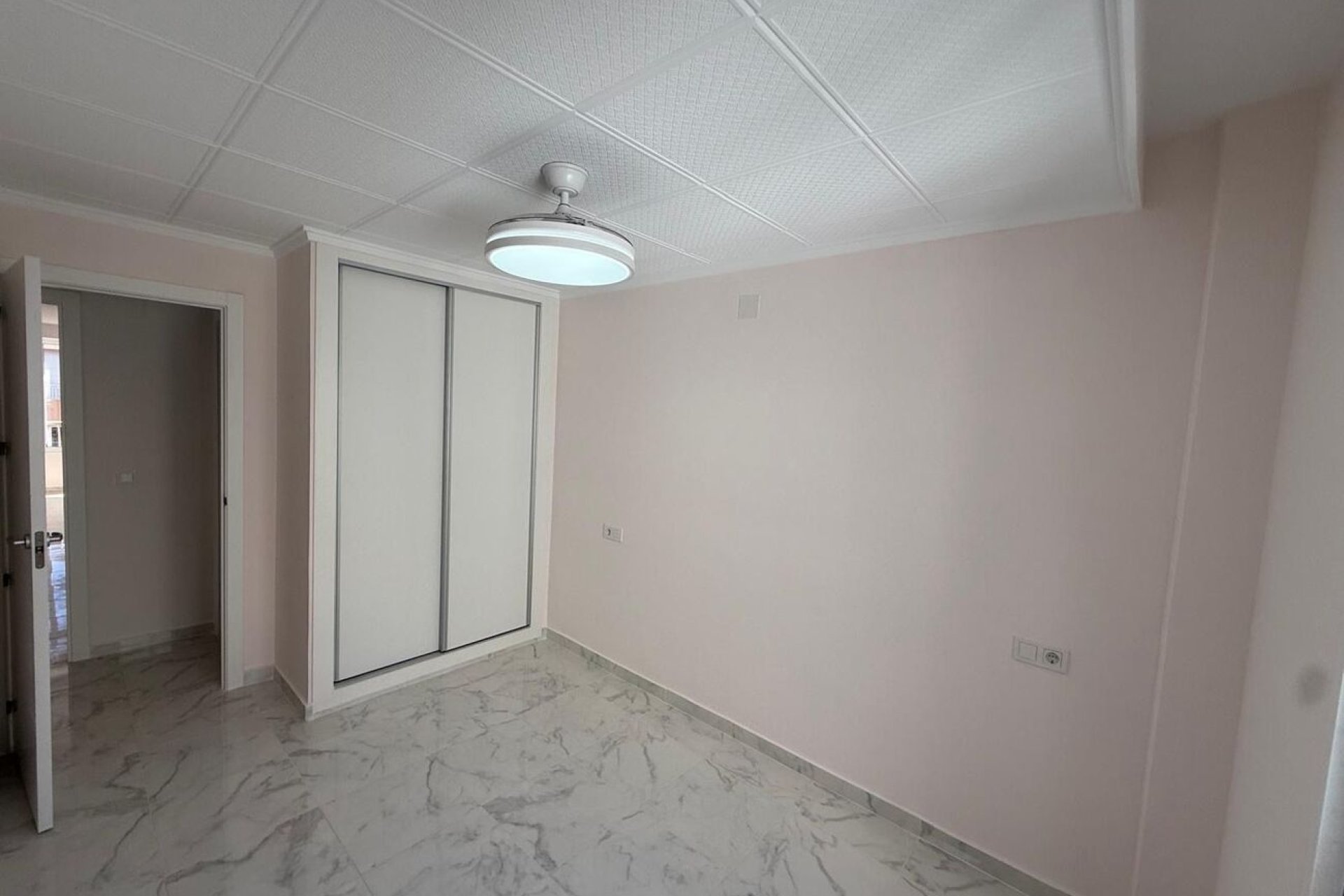 Resale - Apartment -
Torrevieja - Playa del Acequión