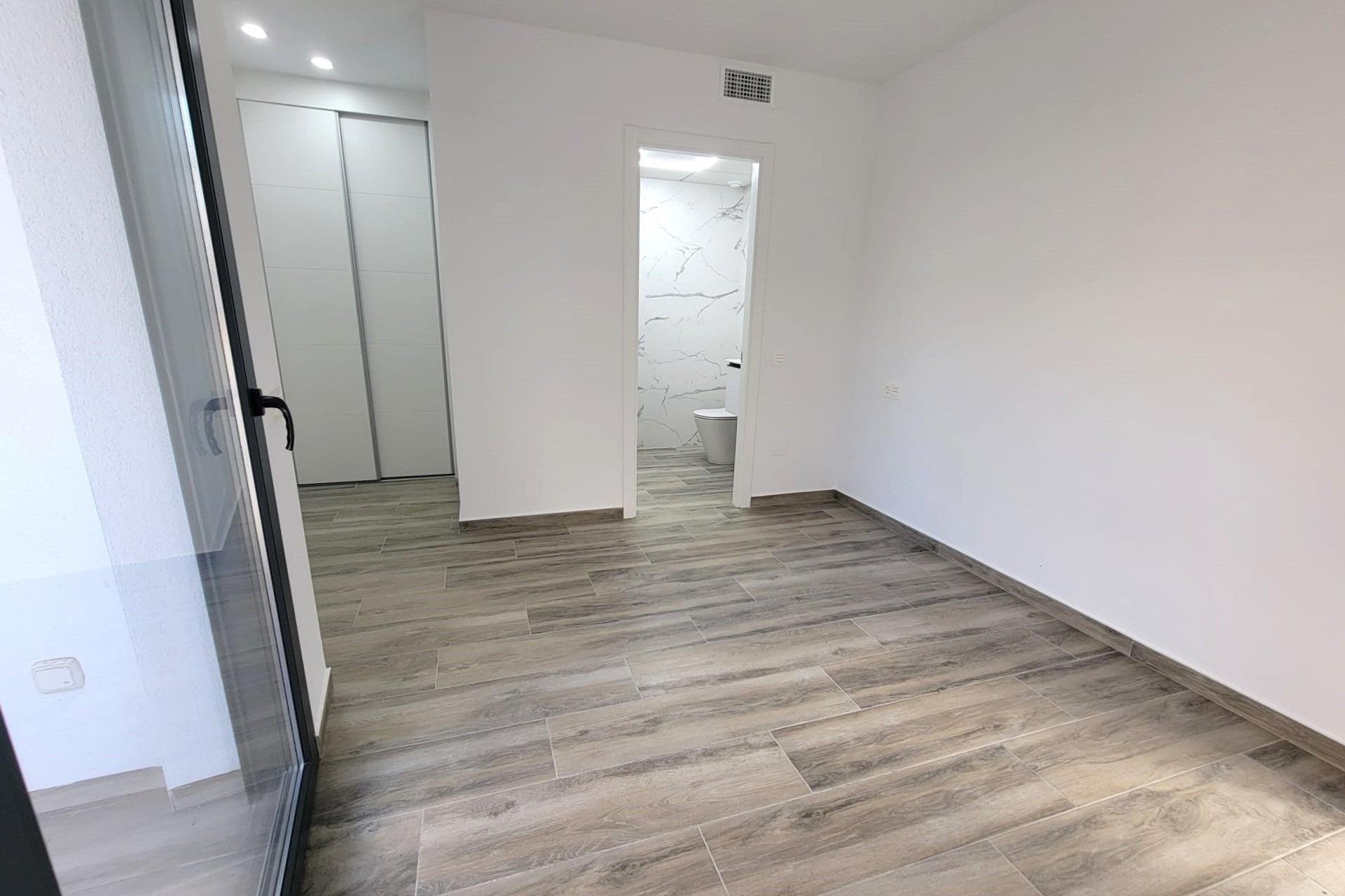 Resale - Apartment -
Torrevieja - Playa del Cura