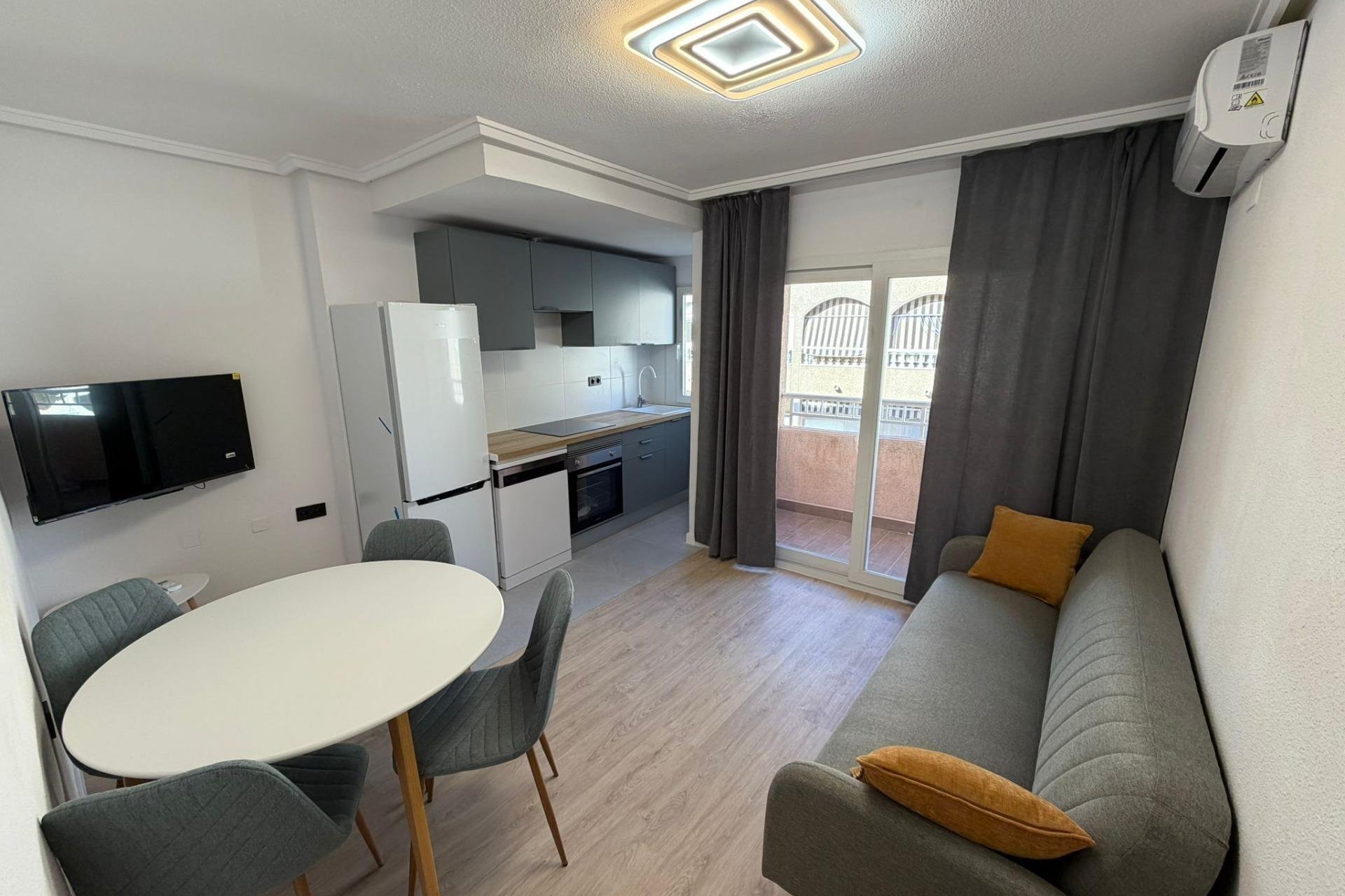 Resale - Apartment -
Torrevieja - Playa del Cura