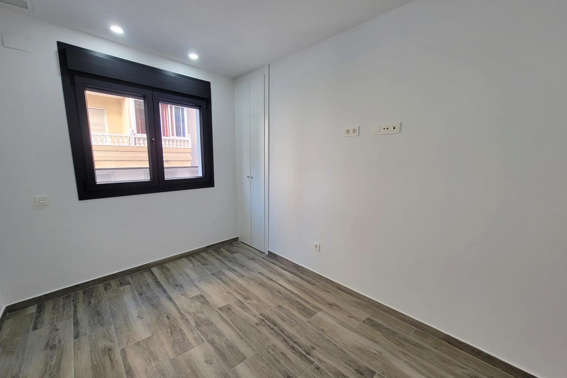 Resale - Apartment -
Torrevieja - Playa del Cura