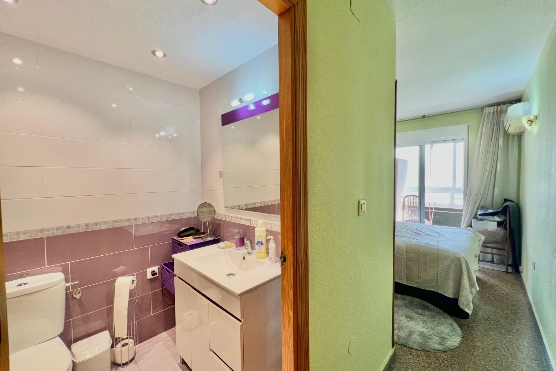 Resale - Apartment -
Torrevieja - Puerto Deportivo