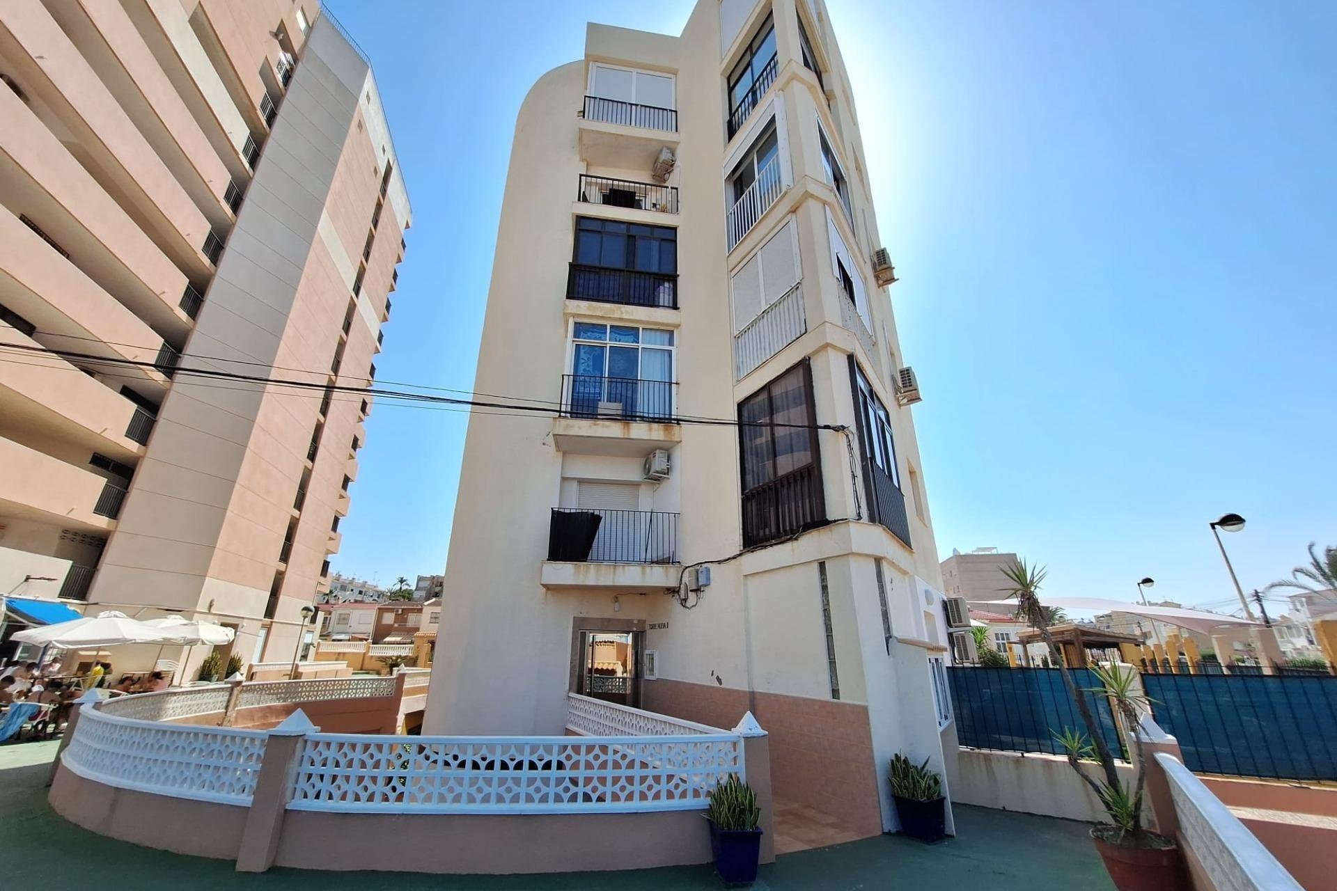 Resale - Apartment -
Torrevieja - Torrejón