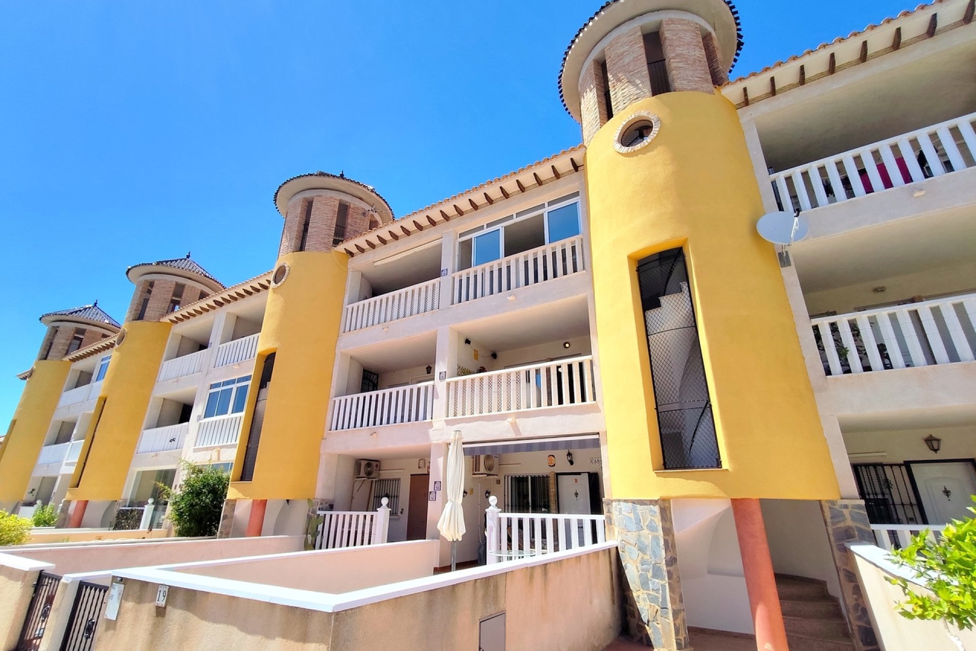 Resale - Apartment -
Villamartin - Costa Blanca