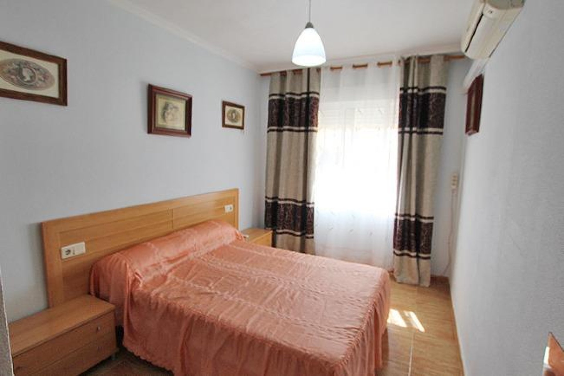 Resale - Bungalow -
Guardamar del Segura - 03140