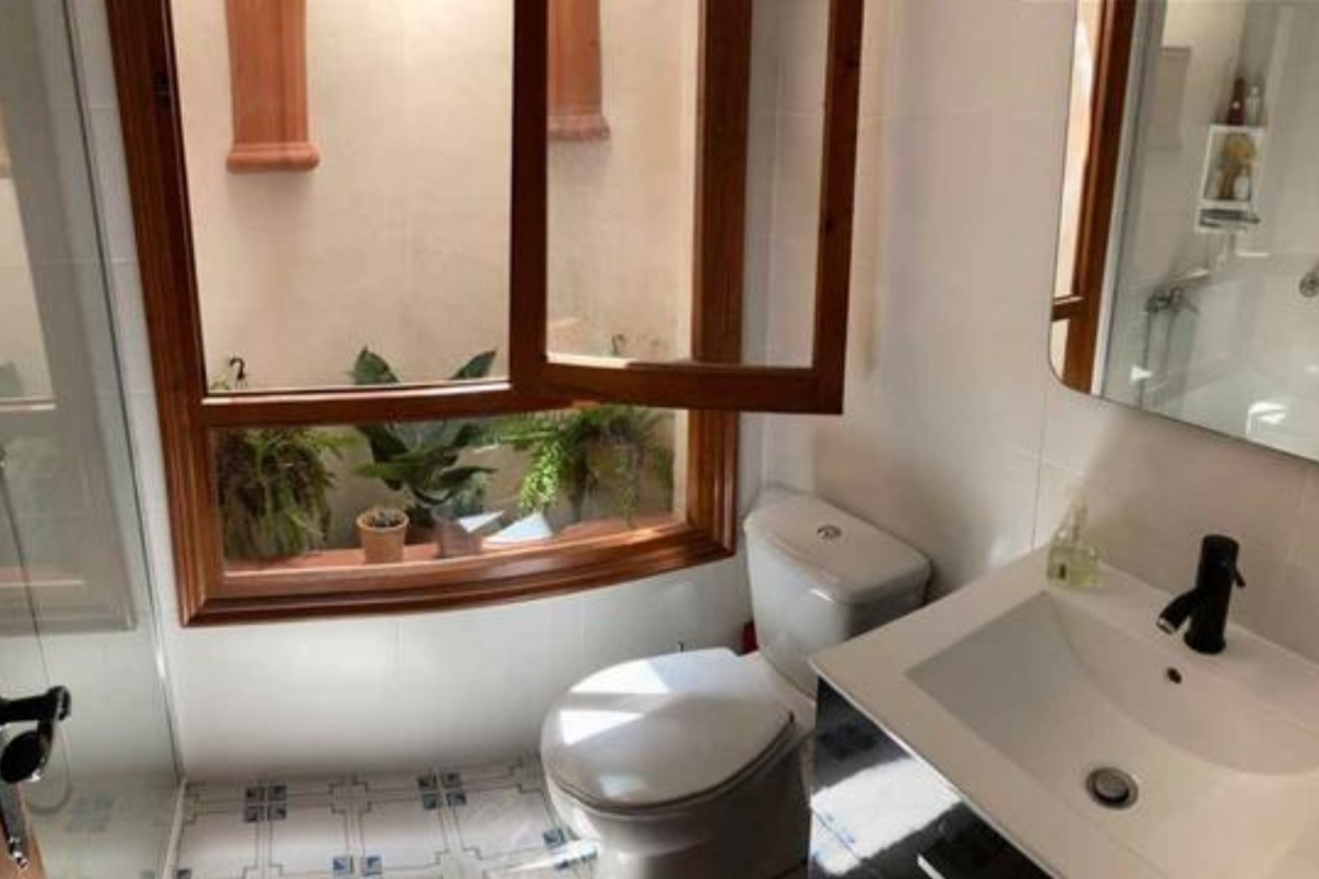 Resale - Bungalow -
Las Mimosas - Inland