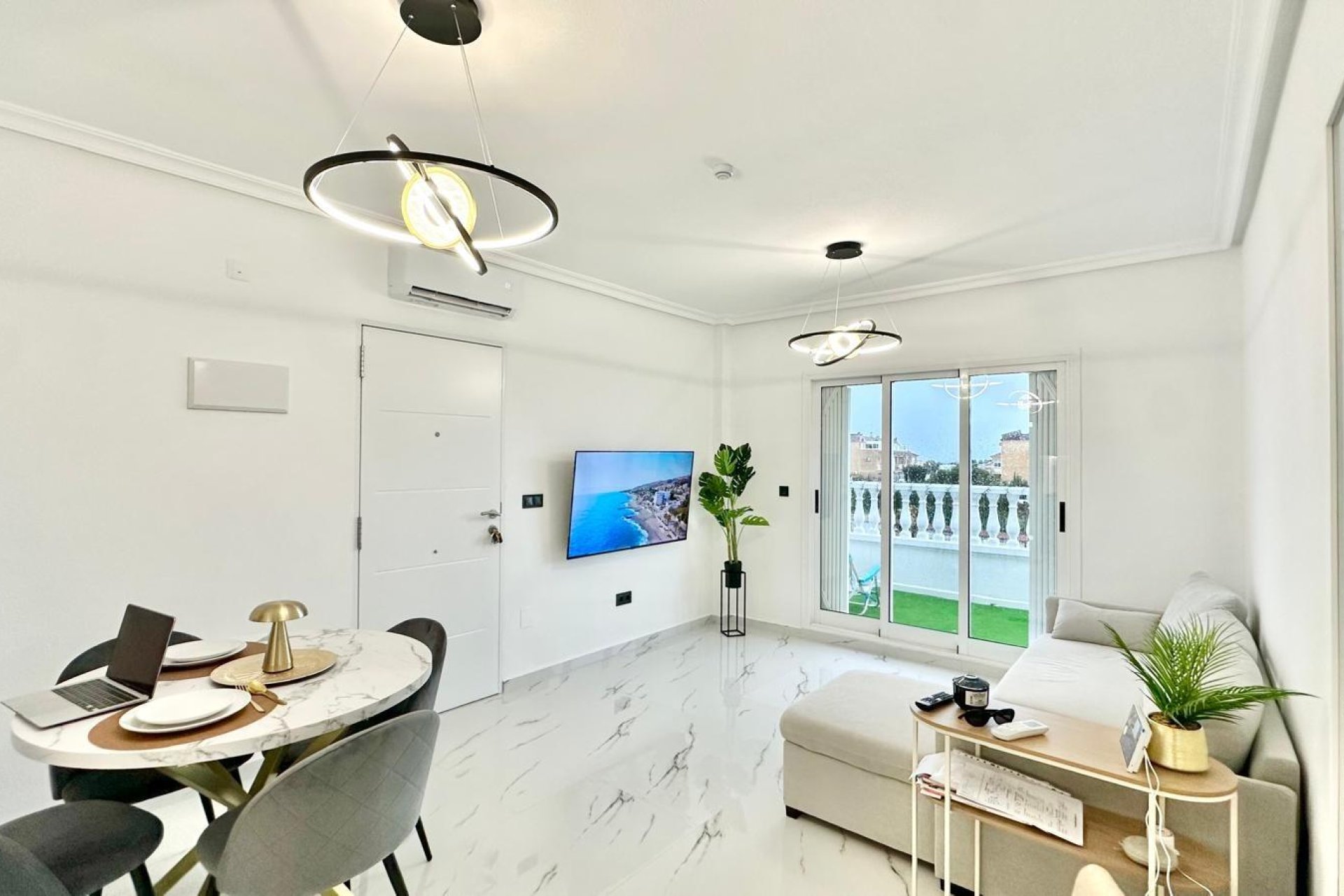 Resale - Bungalow -
Orihuela Costa - Playa Flamenca Norte