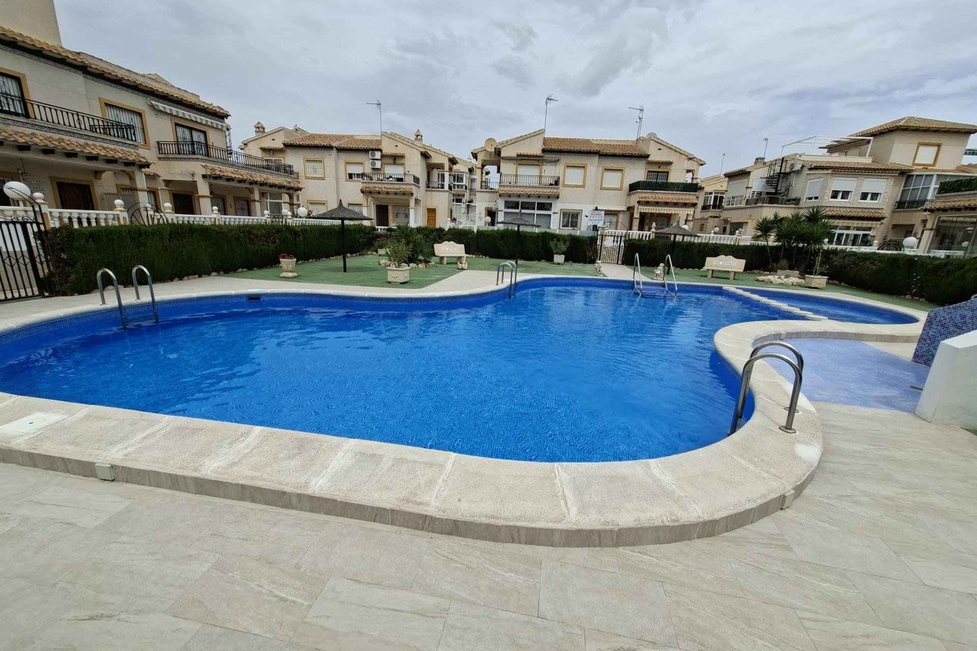 Resale - Bungalow -
Orihuela Costa - Punta Prima