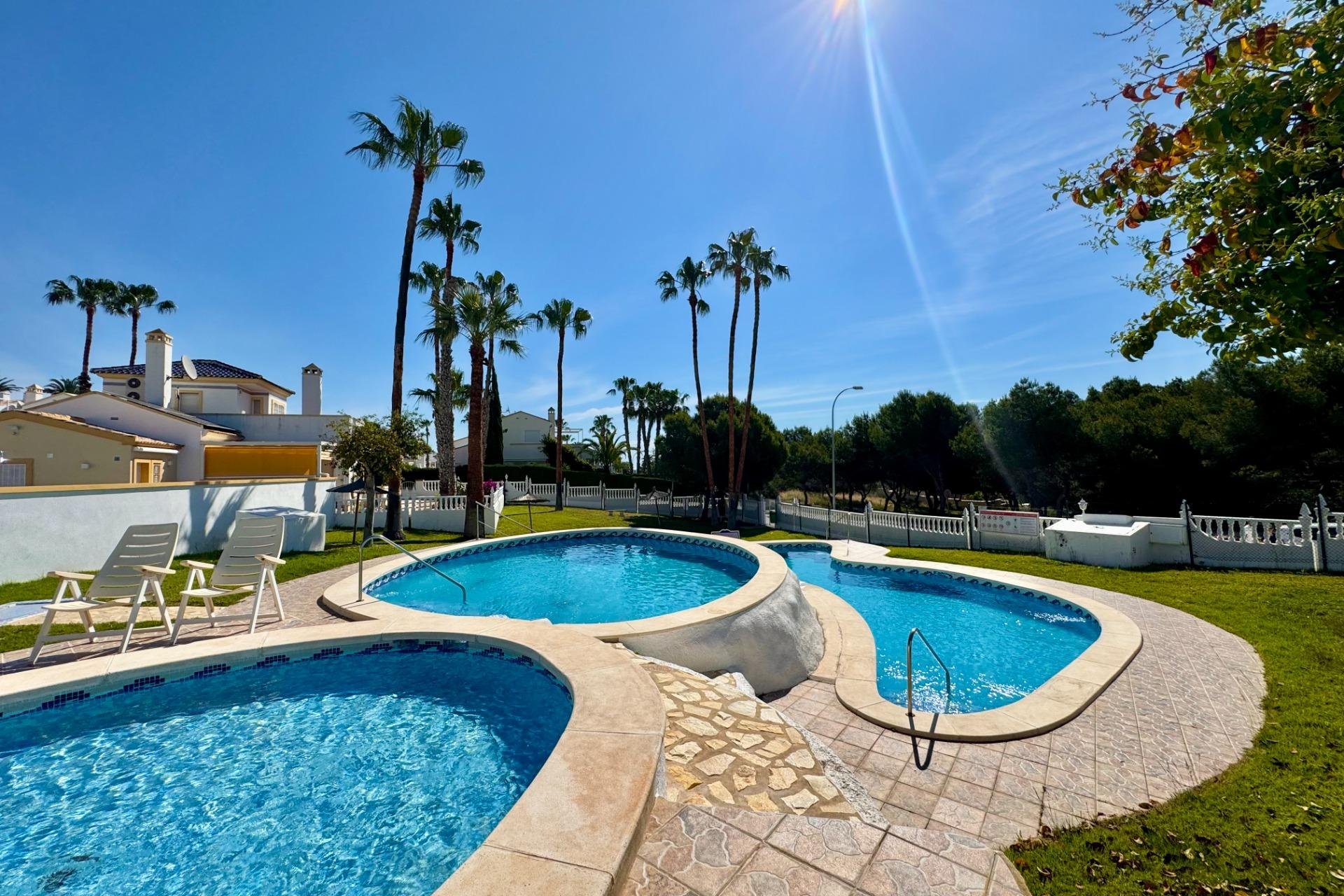 Resale - Bungalow -
Orihuela Costa - Villamartín-las Filipinas