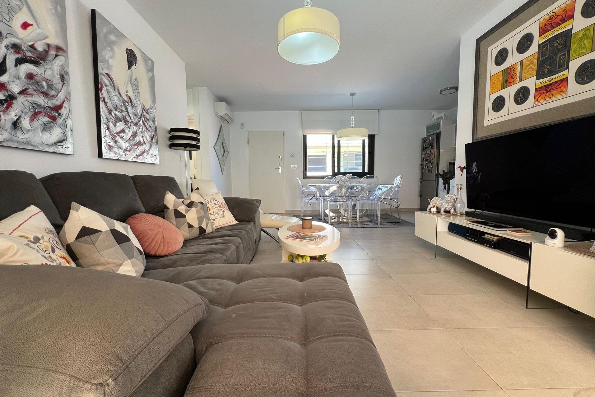 Resale - Bungalow -
Pilar de la Horadada - Pueblo Latino