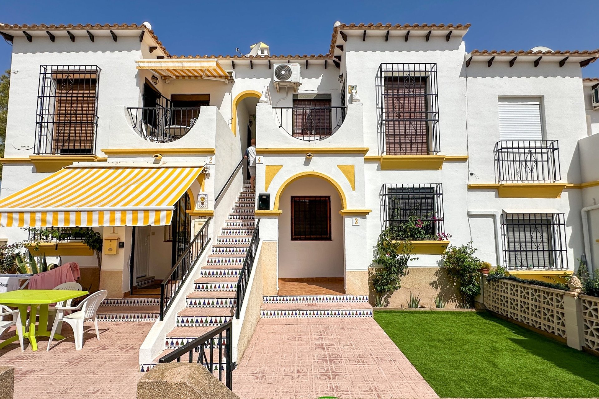 Resale - Bungalow -
San Miguel de Salinas - Inland