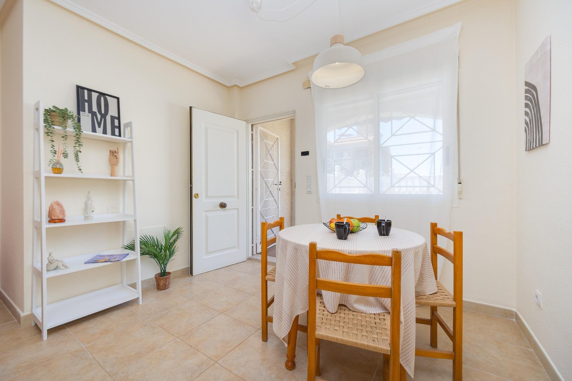 Resale - Bungalow -
Torrevieja - Aguas Nuevas 1