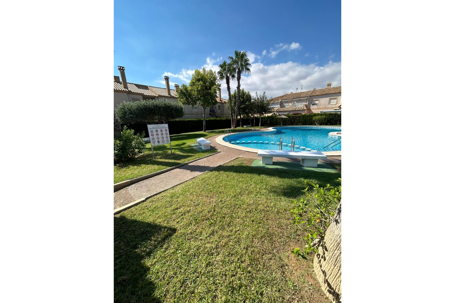 Resale - Bungalow -
Torrevieja - Aguas Nuevas