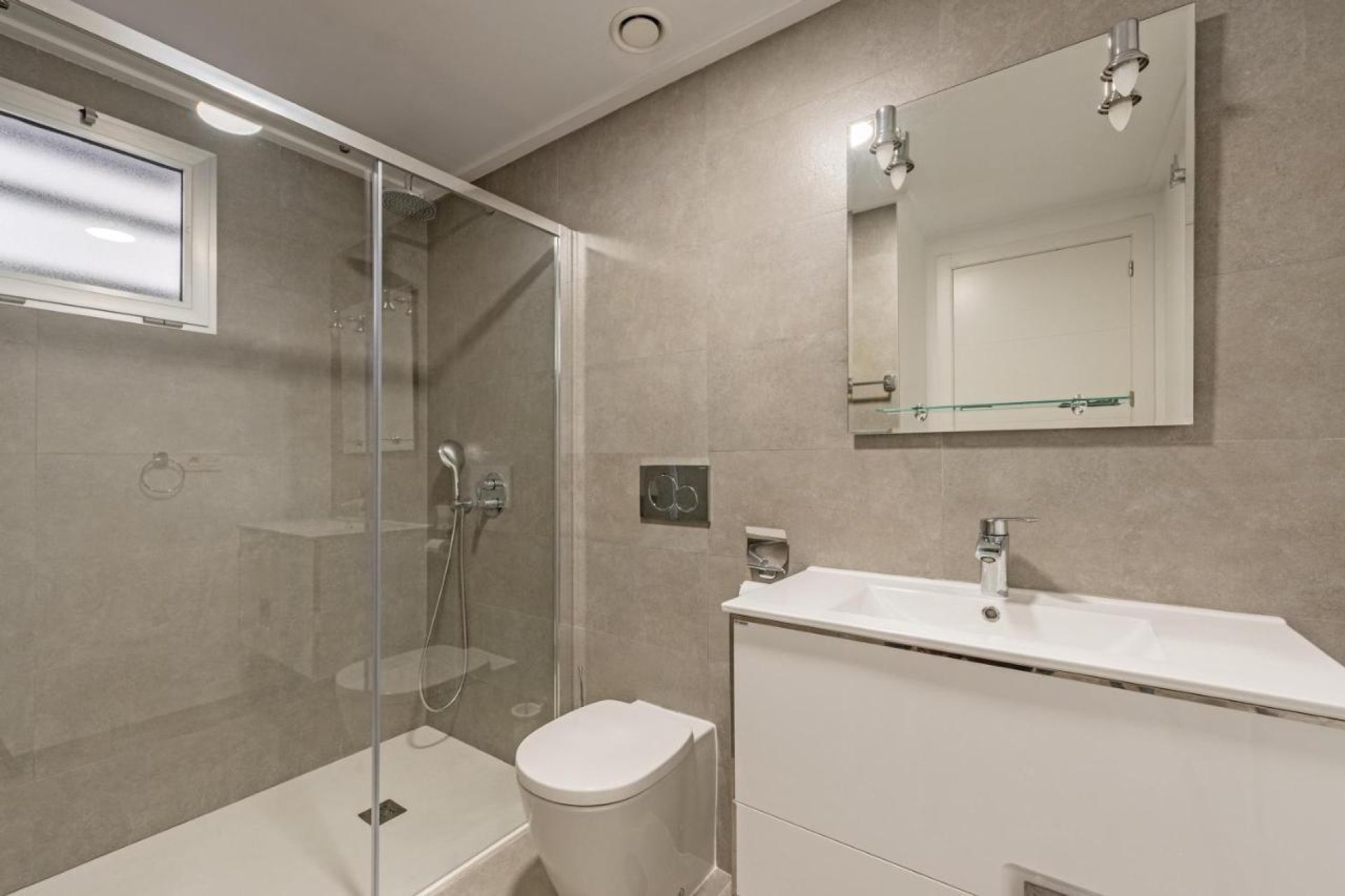 Resale - Bungalow -
Torrevieja - Auguas Neuvas