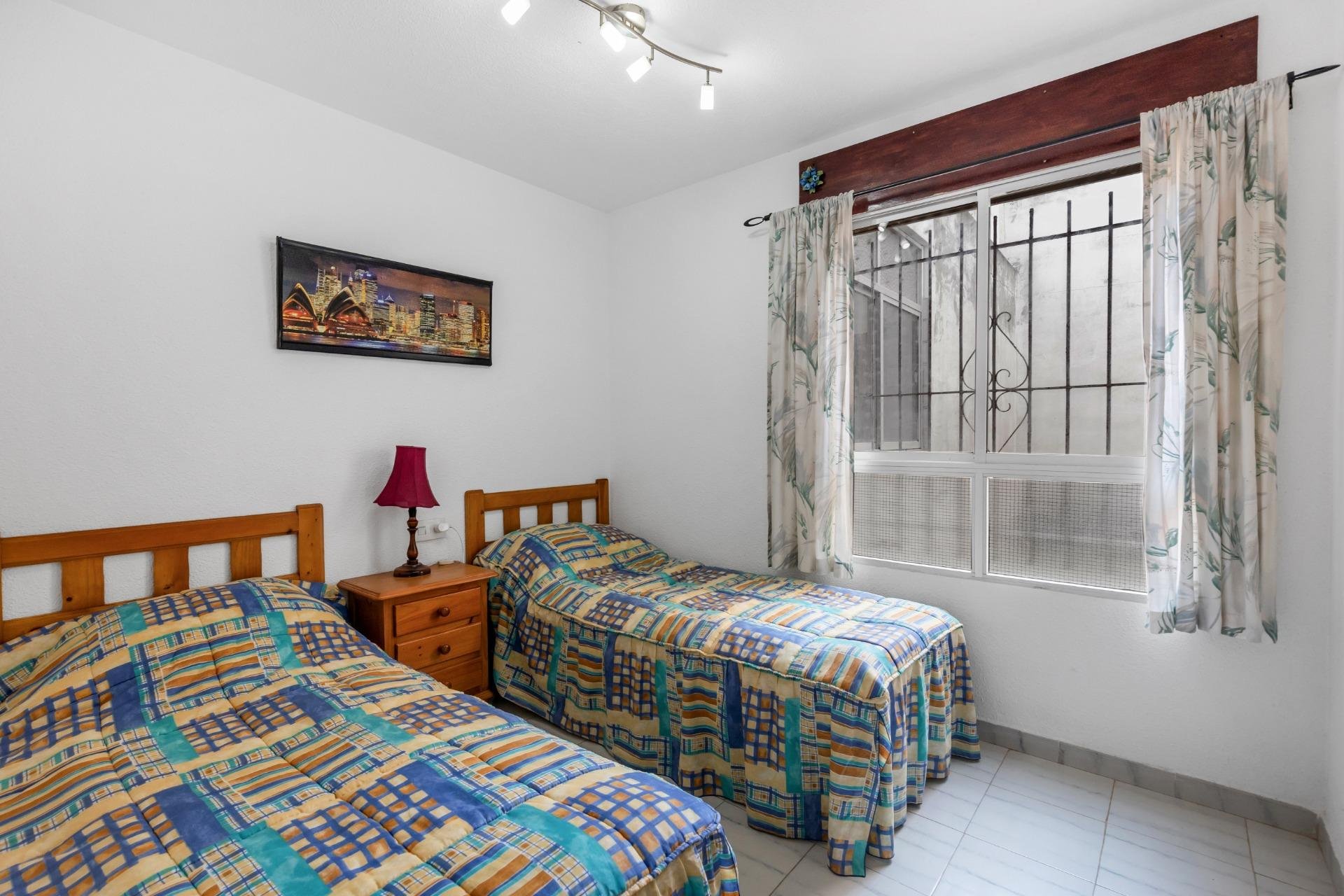 Resale - Bungalow -
Torrevieja - Centro
