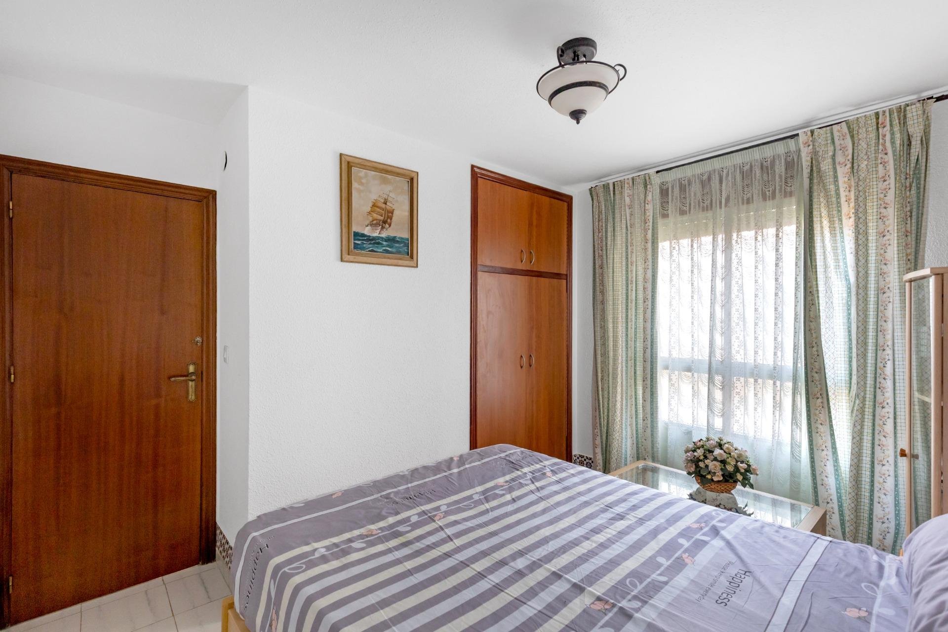Resale - Bungalow -
Torrevieja - Centro