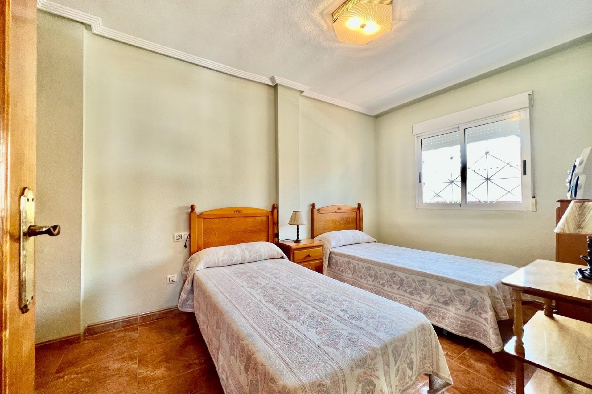 Resale - Bungalow -
Torrevieja - Centro