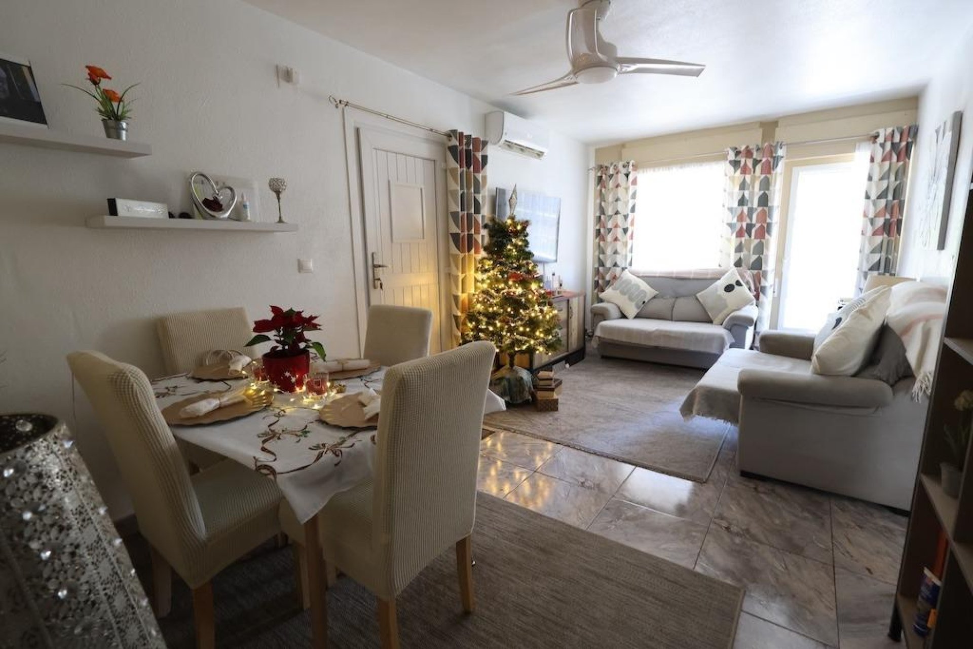 Resale - Bungalow -
Torrevieja - Costa Blanca