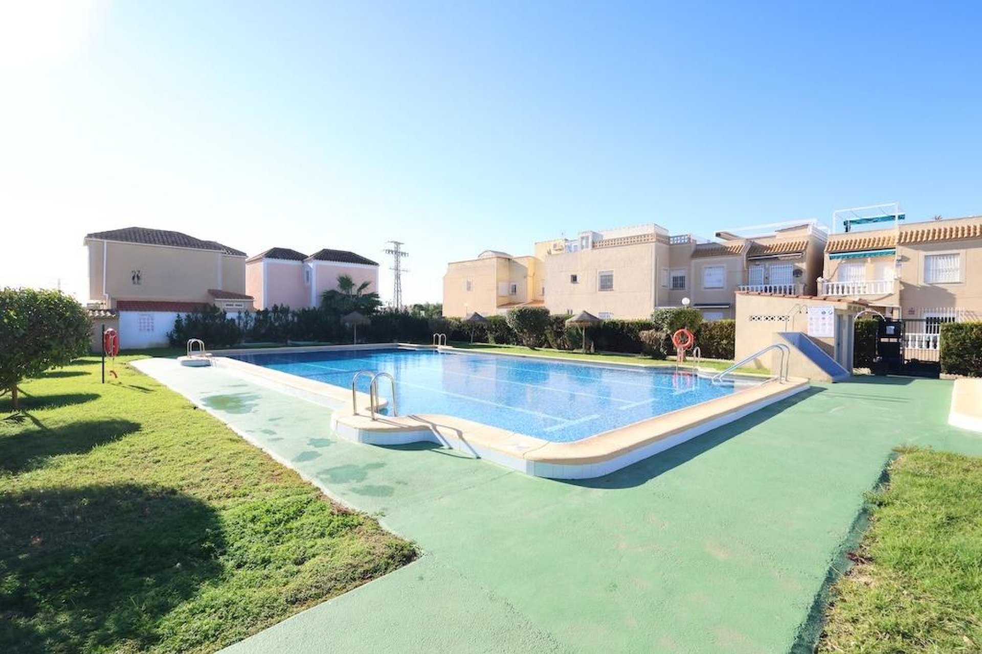 Resale - Bungalow -
Torrevieja - Costa Blanca