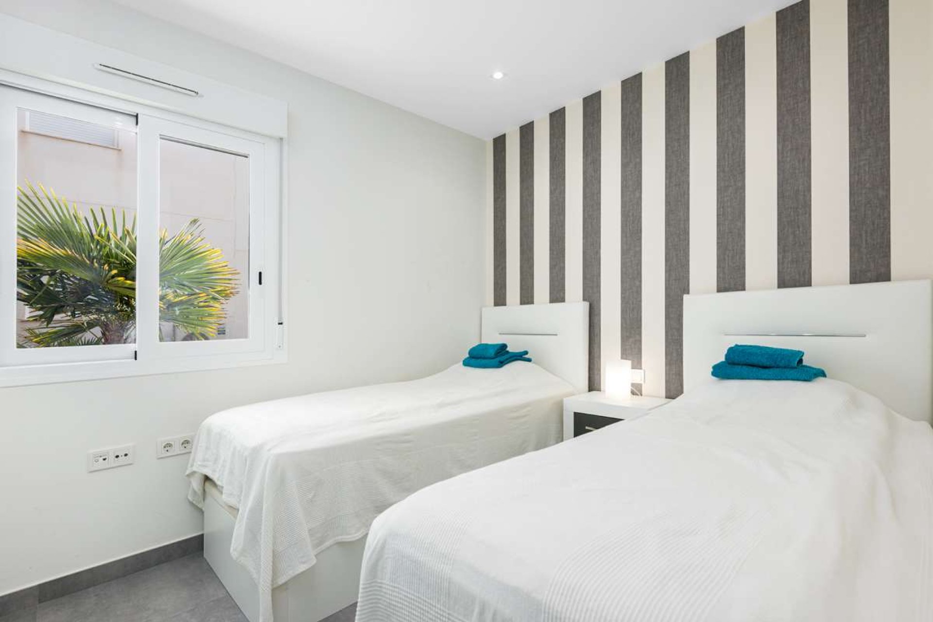 Resale - Bungalow -
Torrevieja - Costa Blanca