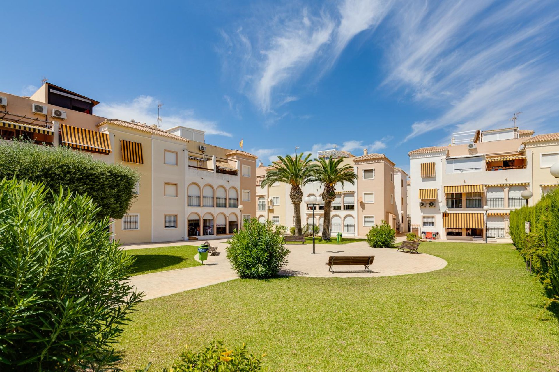 Resale - Bungalow -
Torrevieja - Costa Blanca