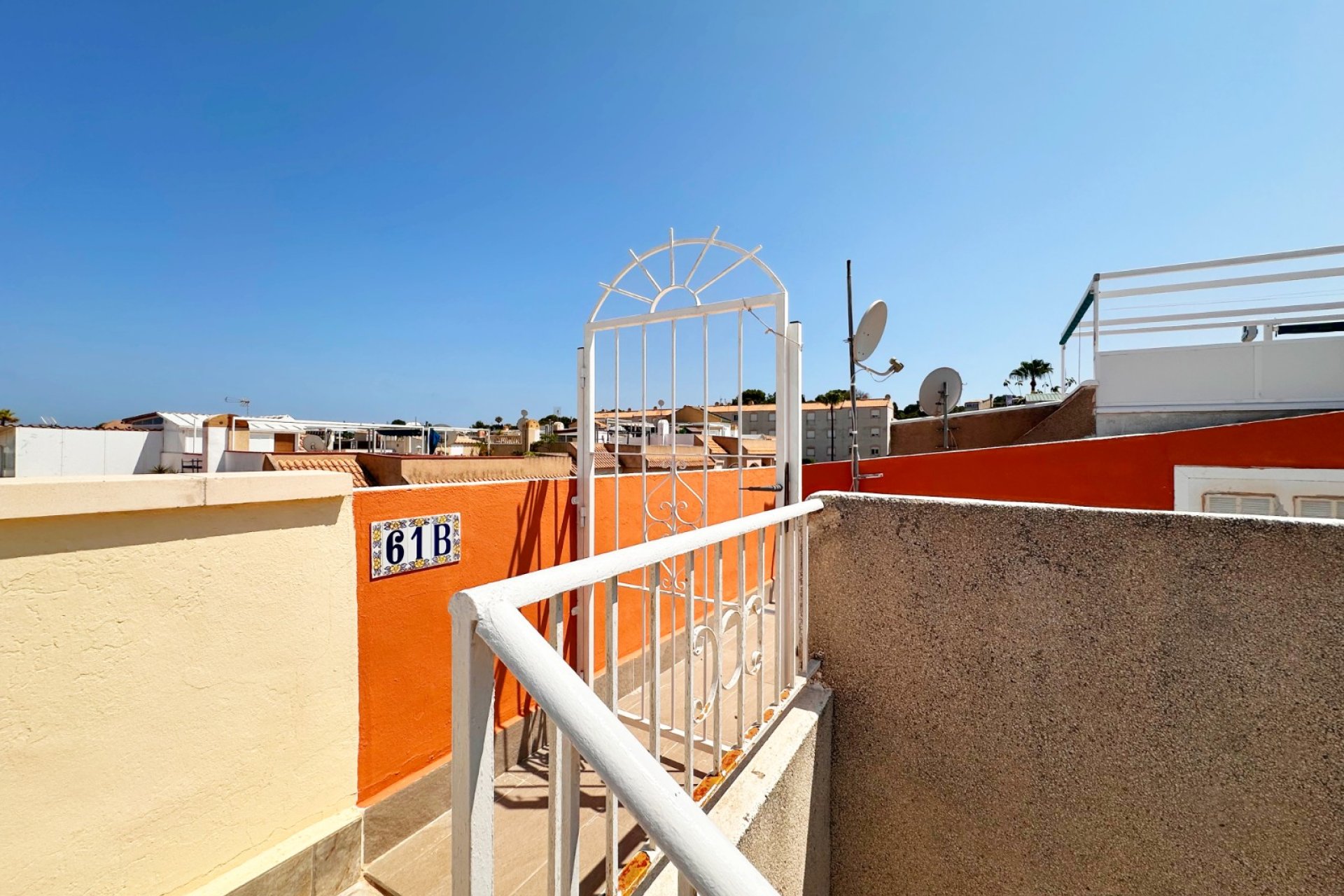 Resale - Bungalow -
Torrevieja - Costa Blanca
