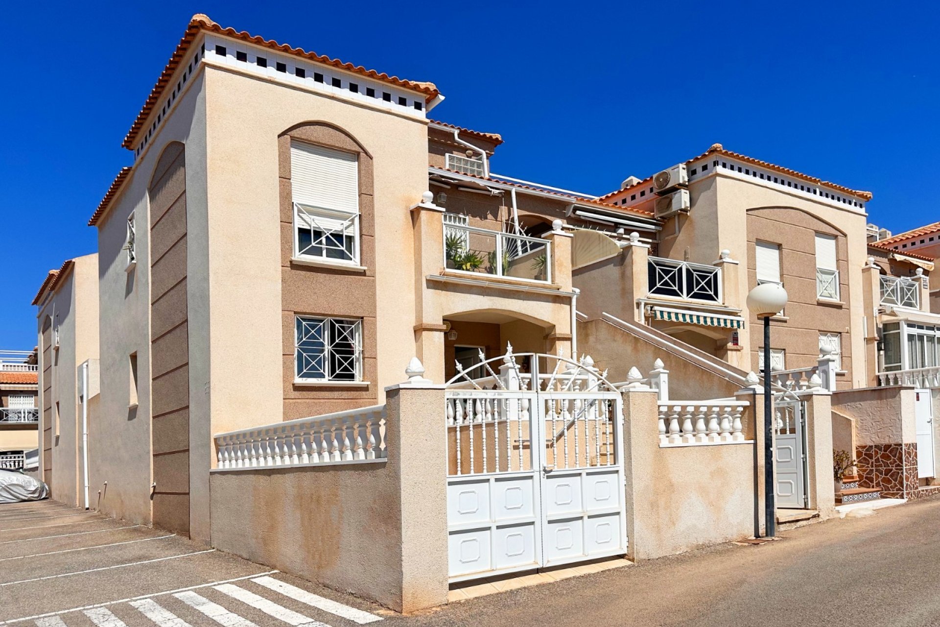 Resale - Bungalow -
Torrevieja - Costa Blanca