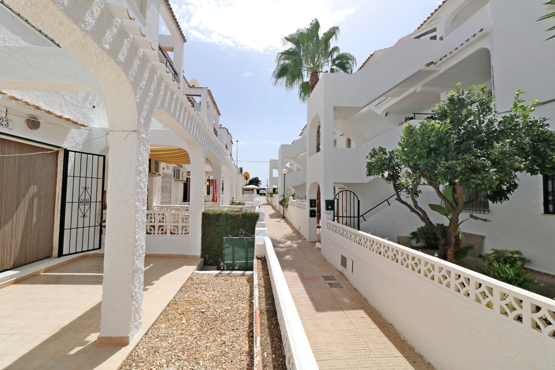 Resale - Bungalow -
Torrevieja - El Acequión - Los Náufragos
