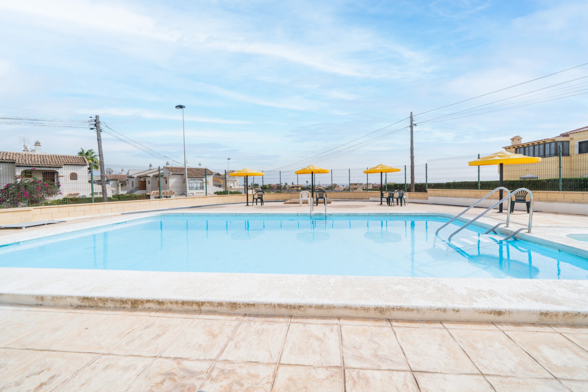 Resale - Bungalow -
Torrevieja - La Mata