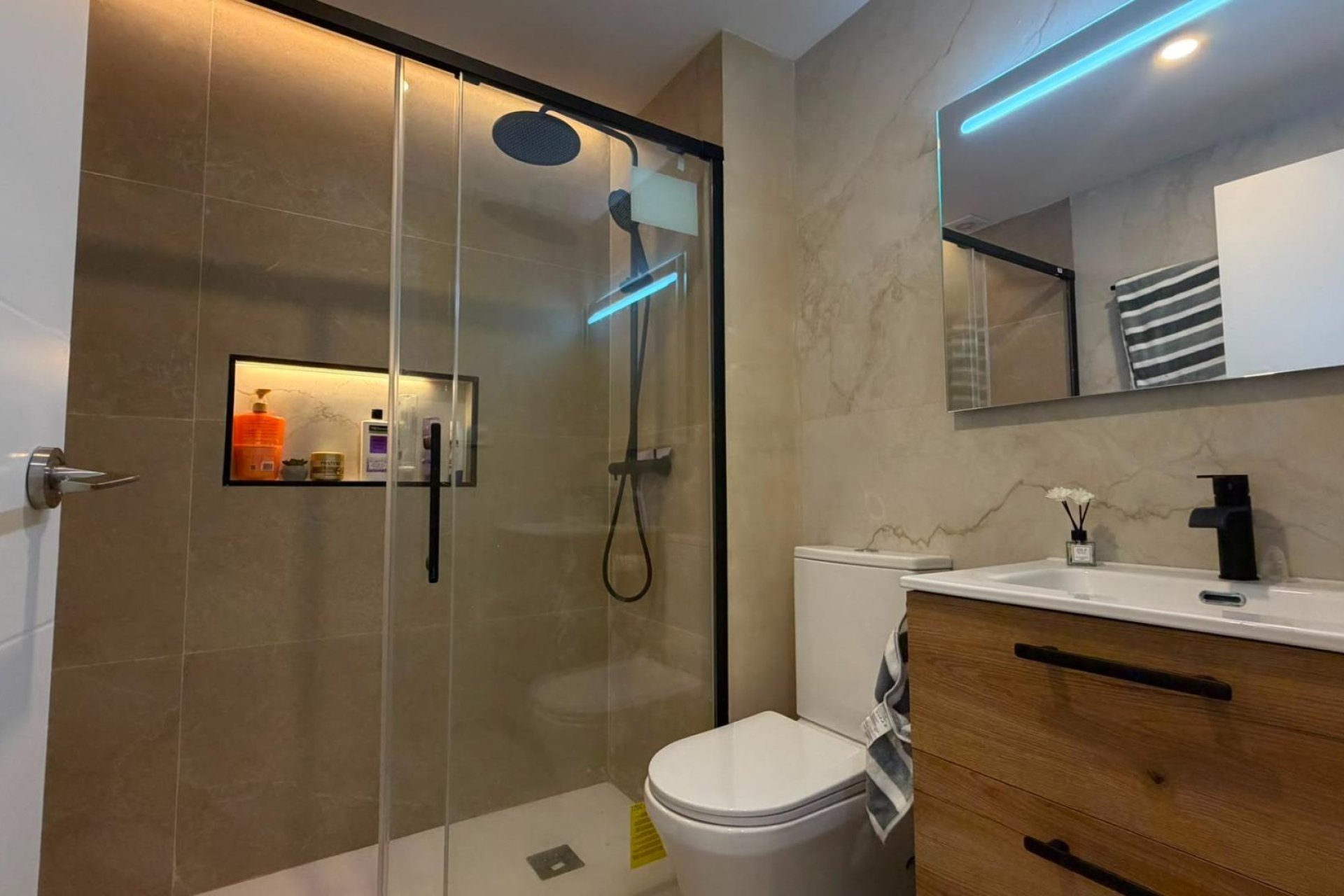 Resale - Bungalow -
Torrevieja - La Veleta
