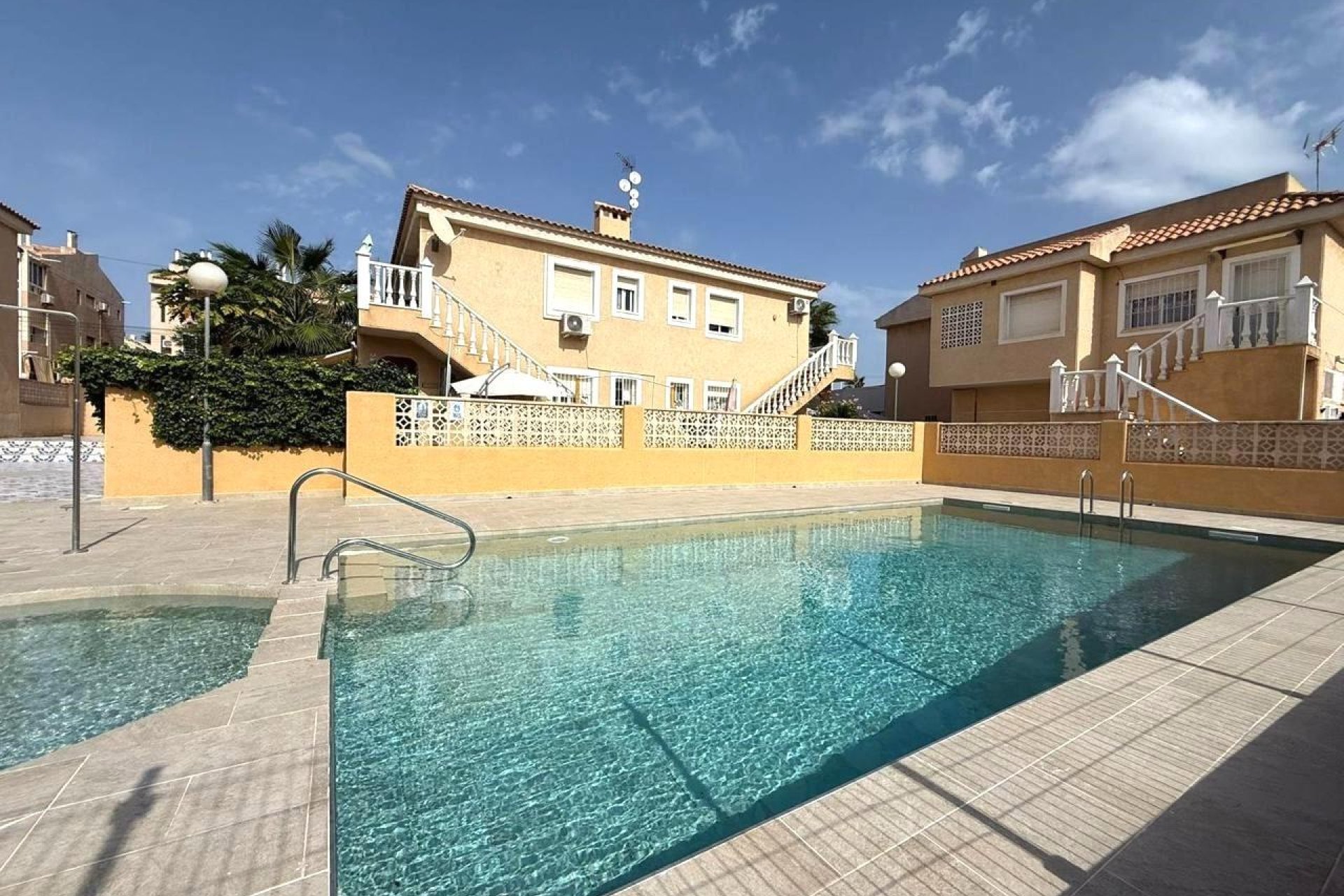 Resale - Bungalow -
Torrevieja - Los Frutales