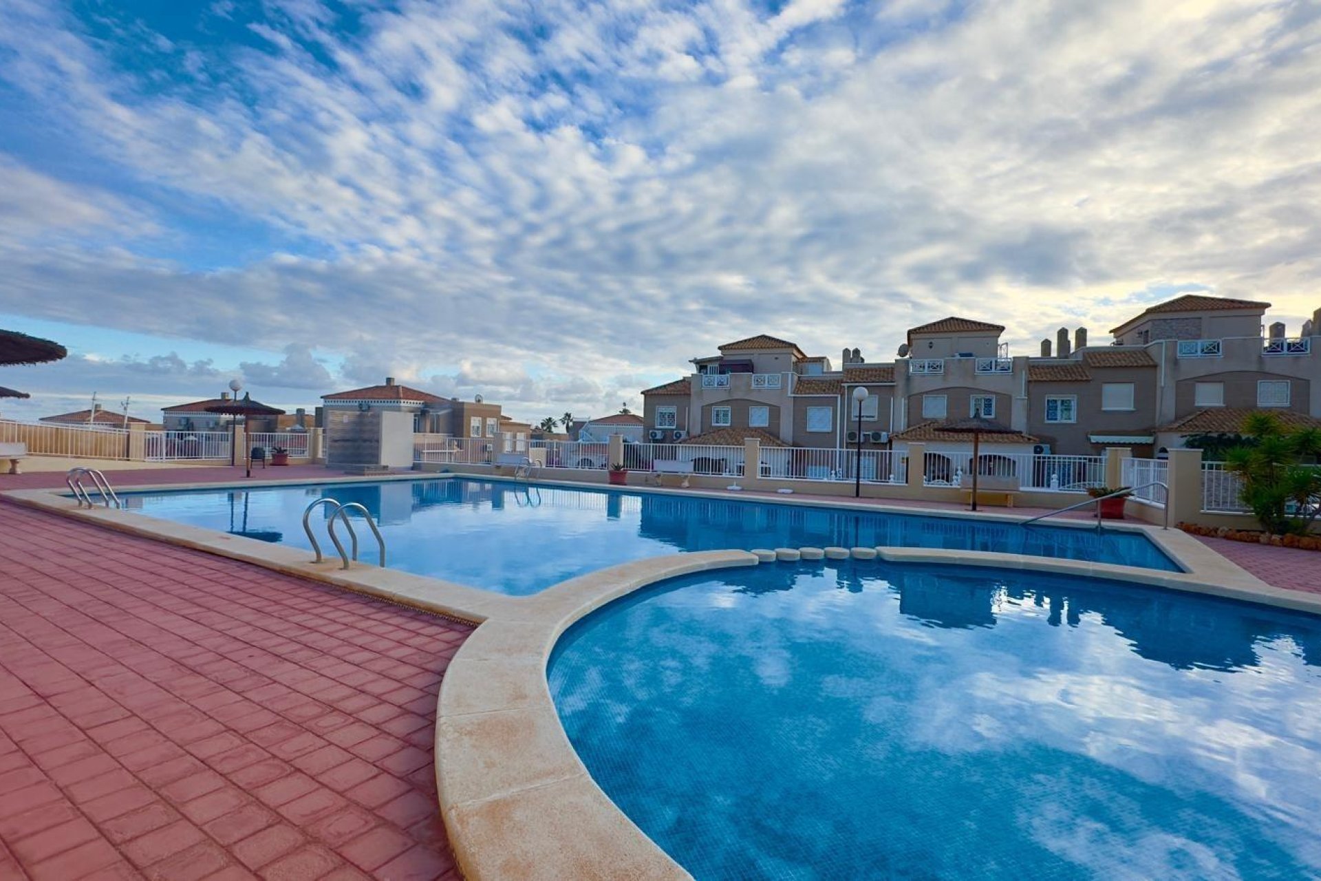 Resale - Bungalow -
Torrevieja - Torreblanca