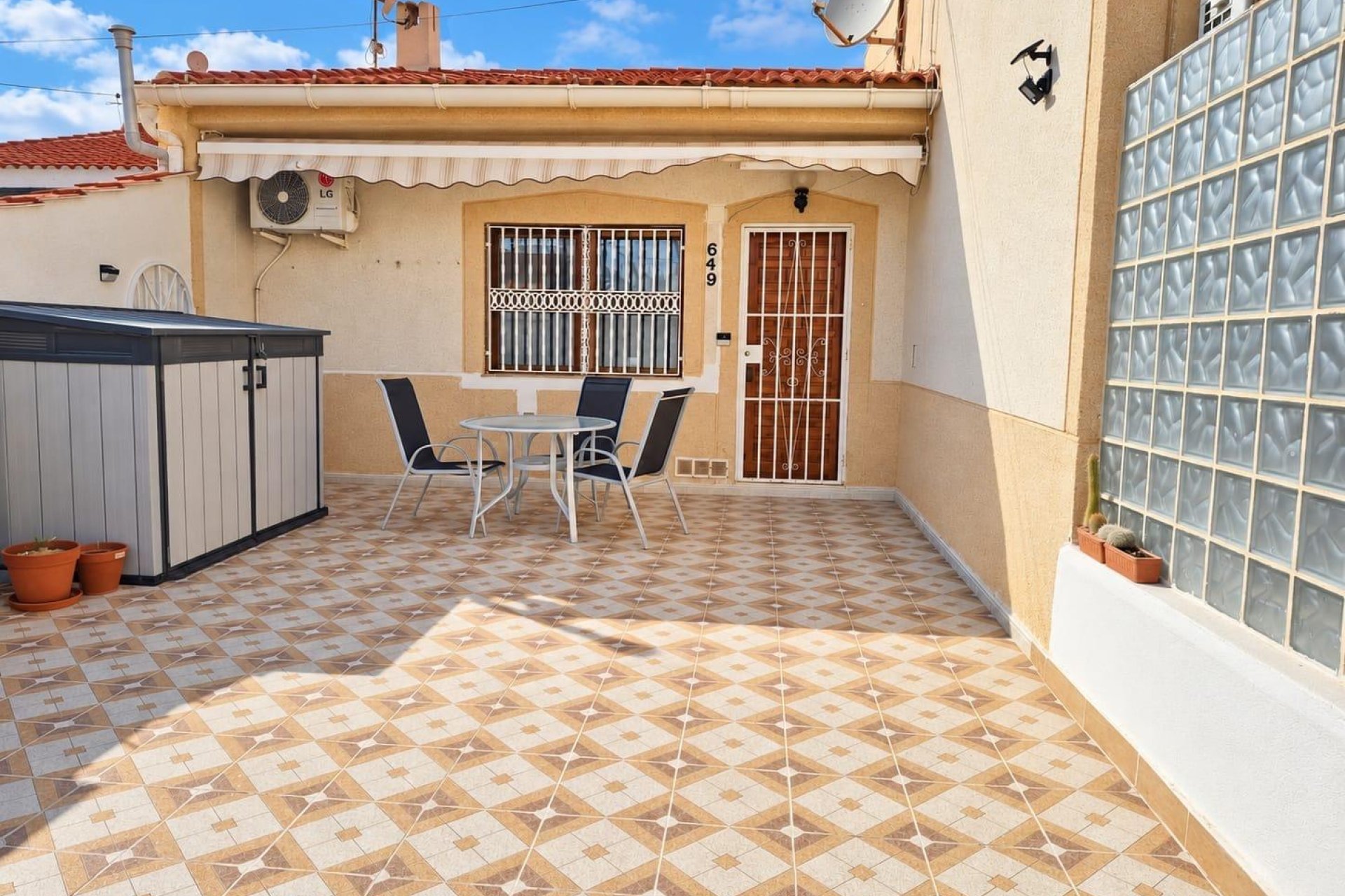 Resale - Bungalow -
Torrevieja - Torretas
