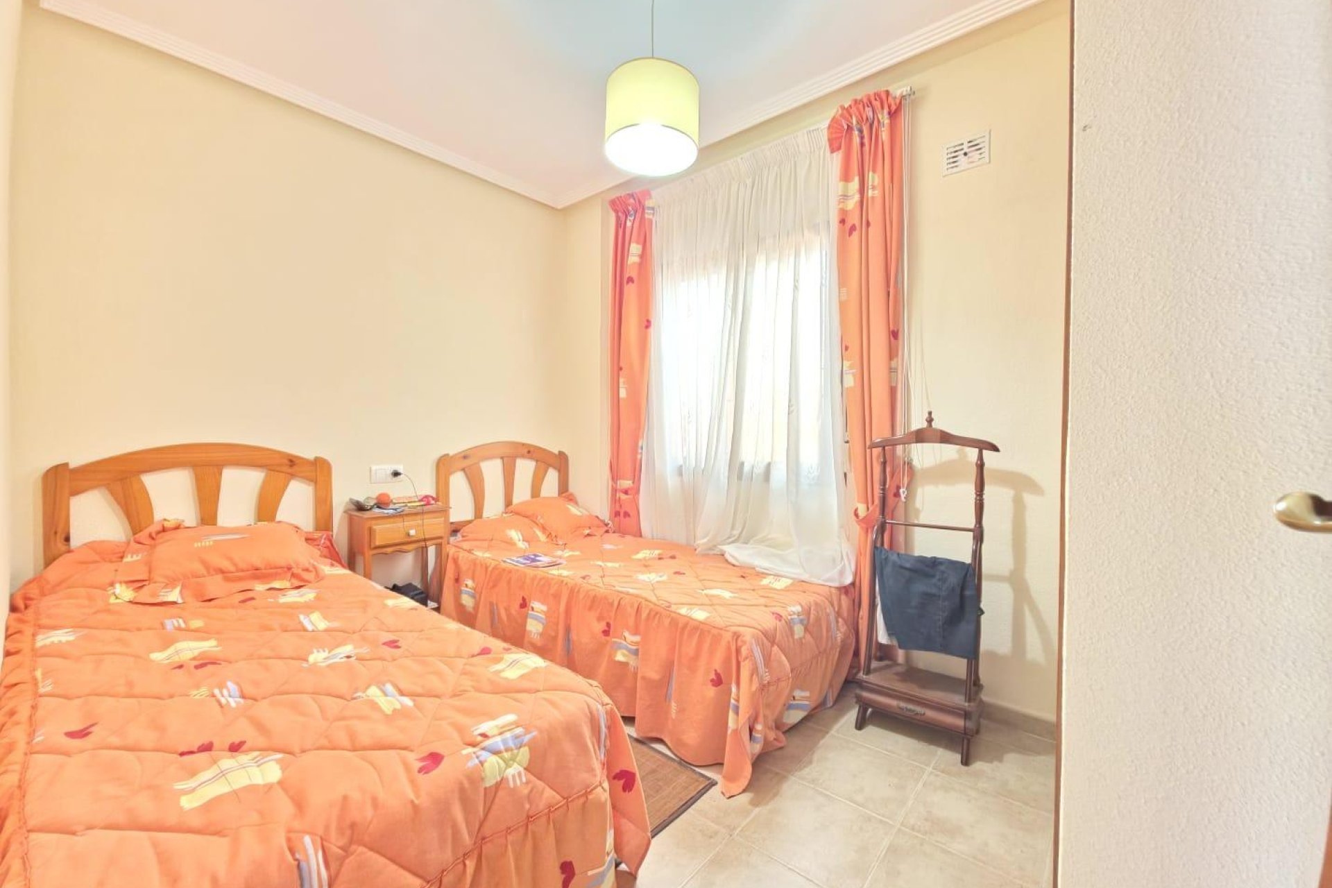 Resale - Bungalow -
Torrevieja - Zona Los Frutales