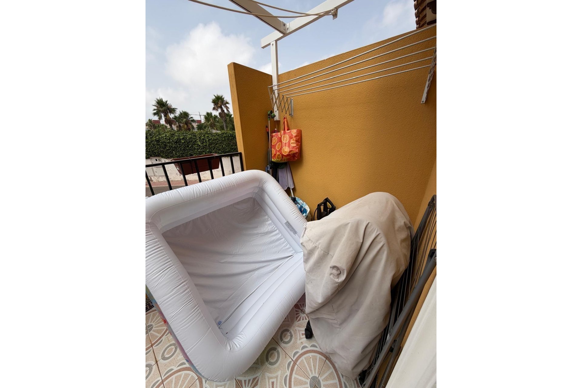 Resale - Bungalow -
Torrevieja - Zona Los Frutales