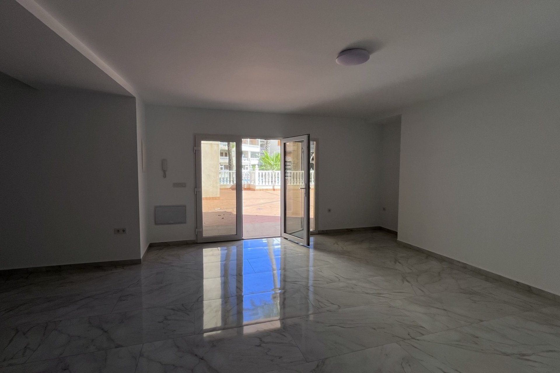 Resale - Bungalow -
Torrevieja