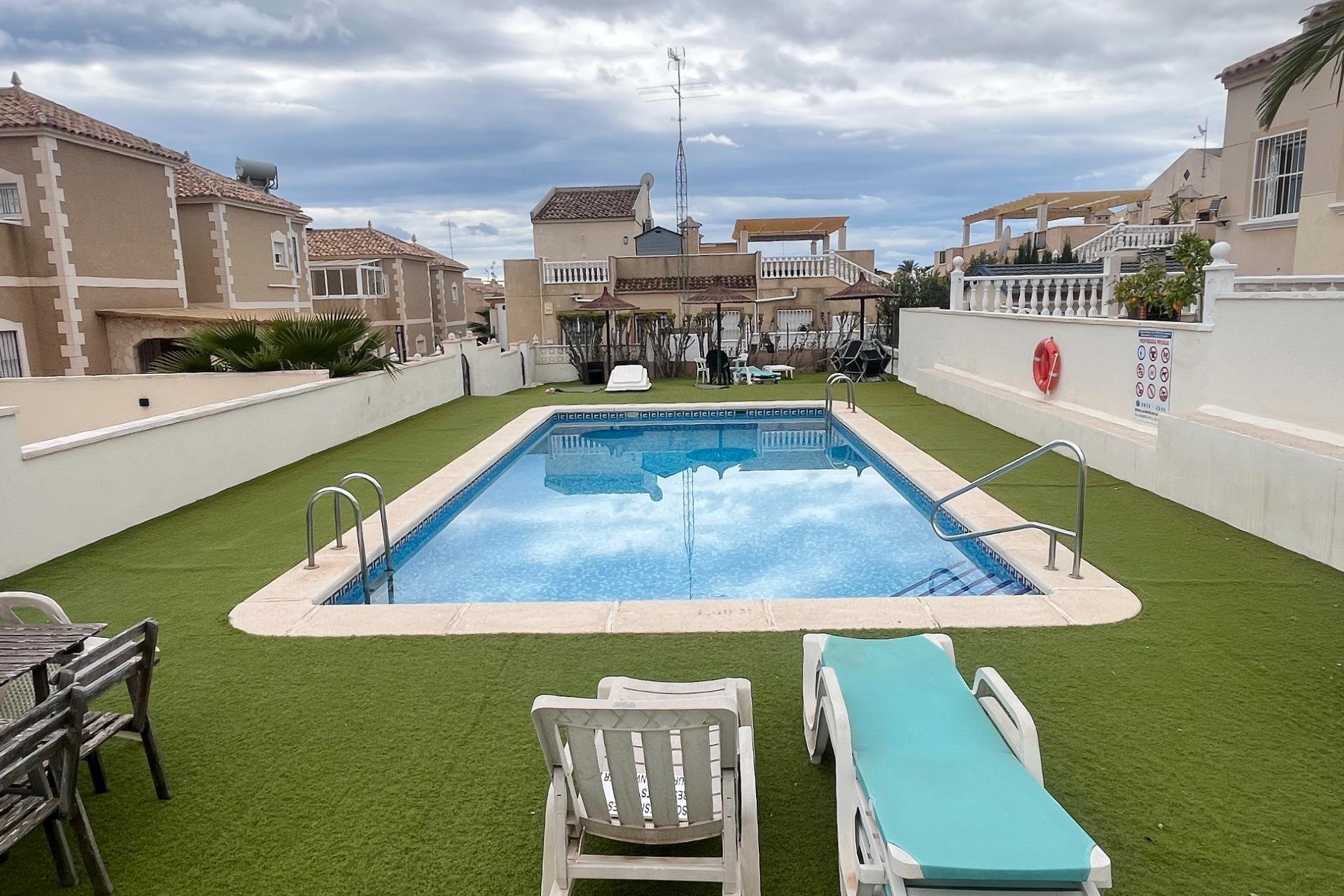 Resale - Duplex -
San Miguel de Salinas - Las Filipinas