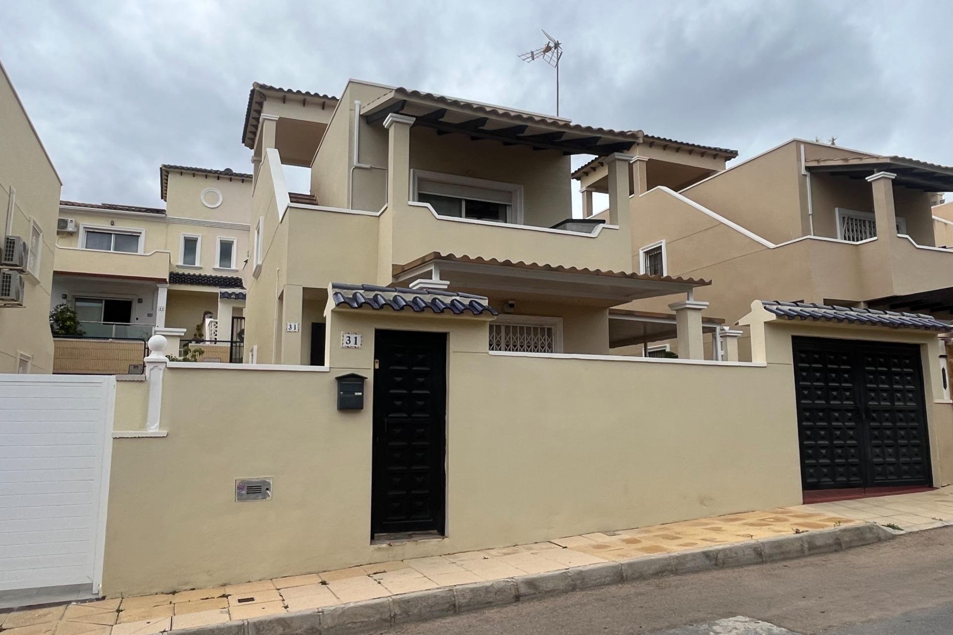 Resale - Duplex -
San Miguel de Salinas - Las Filipinas