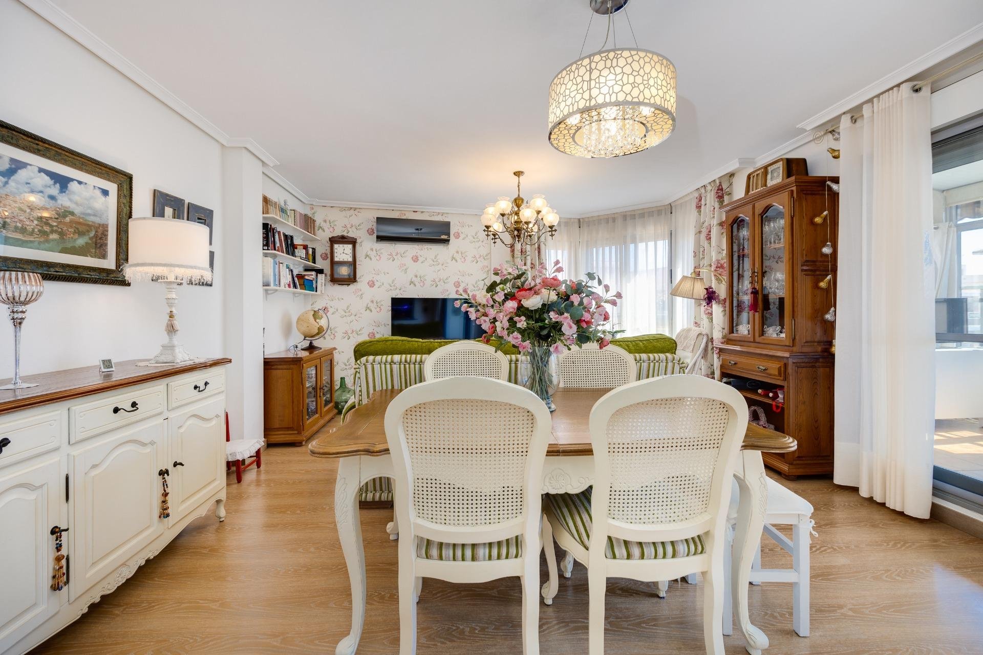 Resale - Penthouse -
Torrevieja - Centro