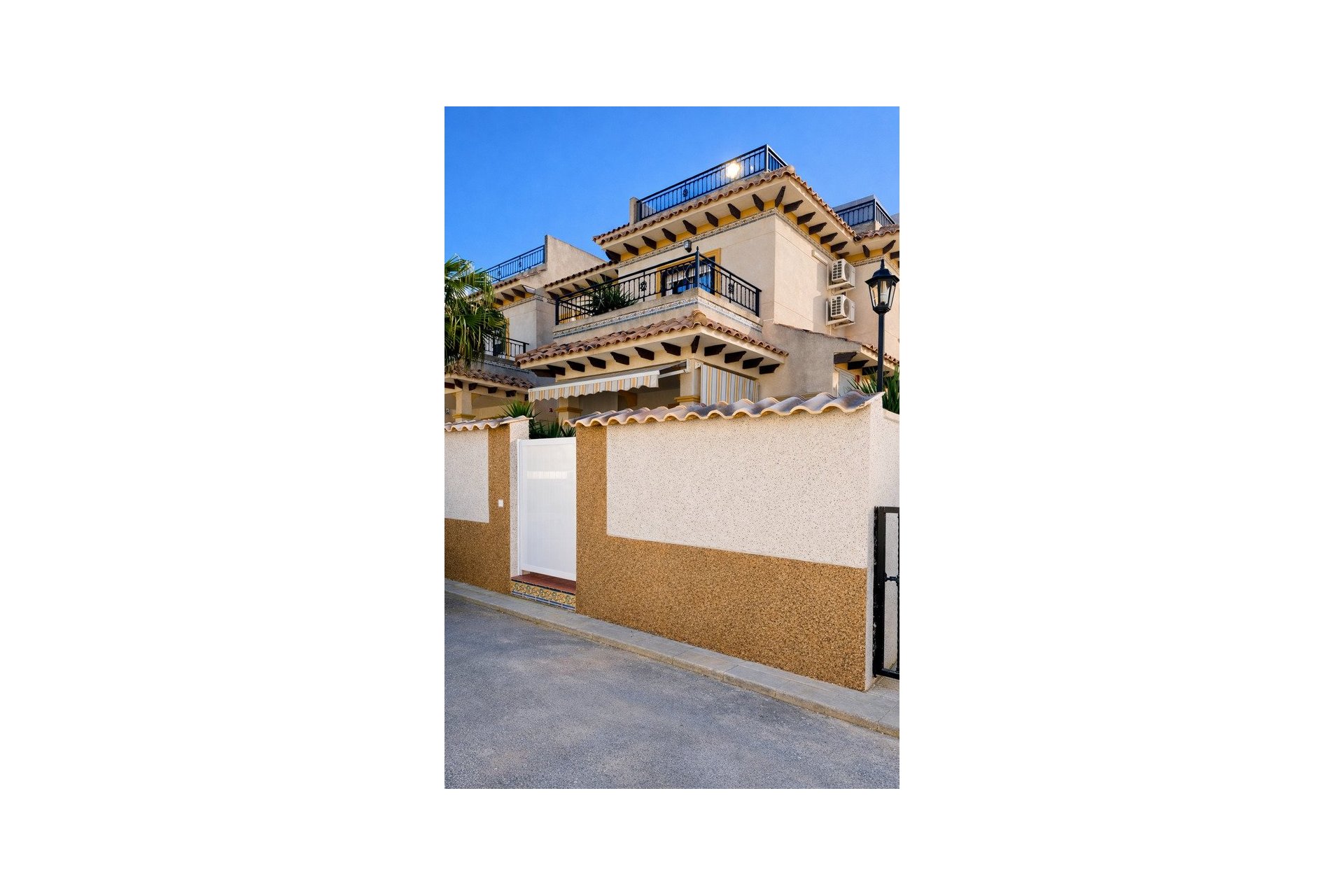 Resale - Quad House -
Orihuela Costa - Villa's San Jose IV