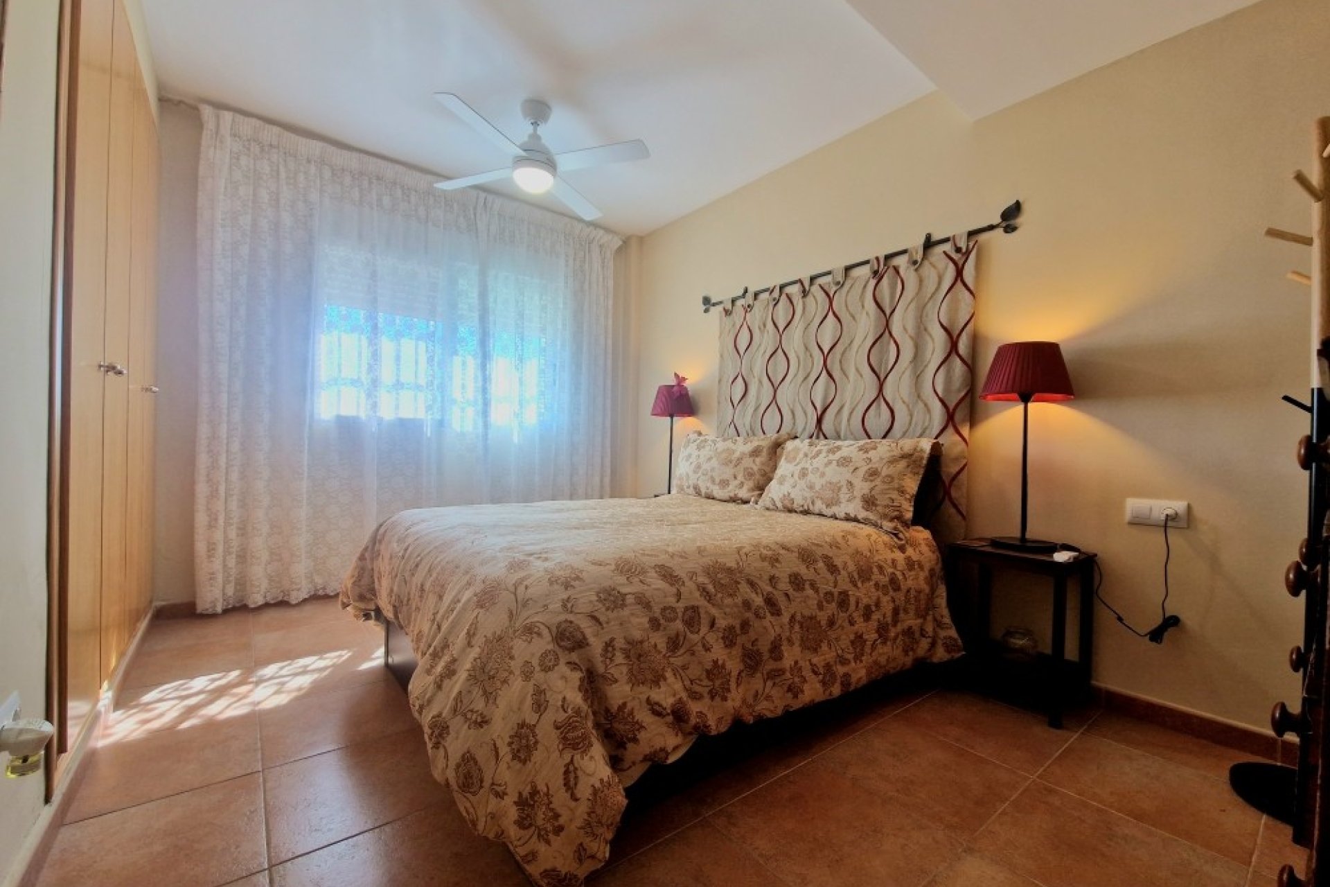 Resale - Semi Detached -
Relleu - Inland