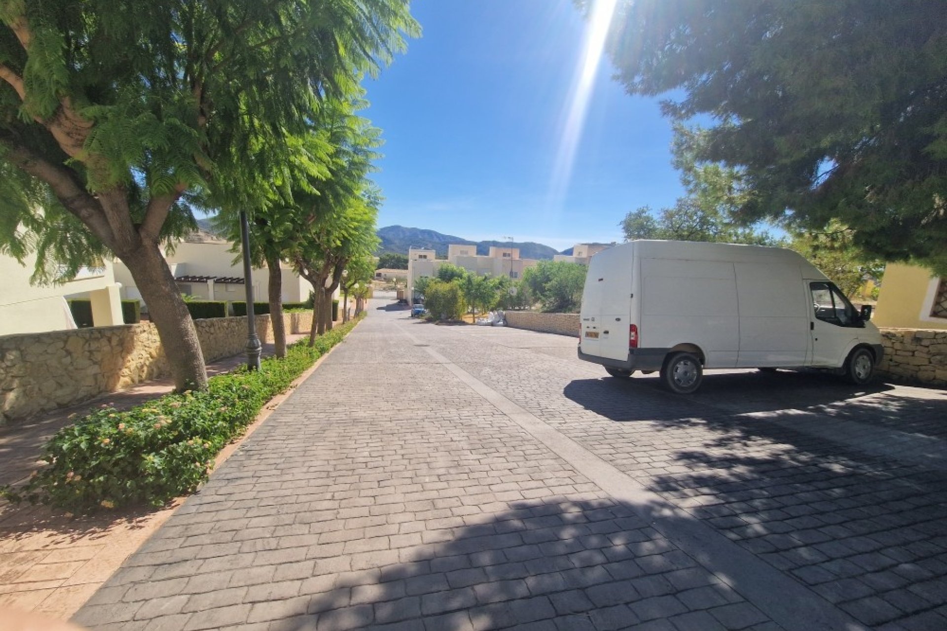 Resale - Semi Detached -
Relleu - Inland