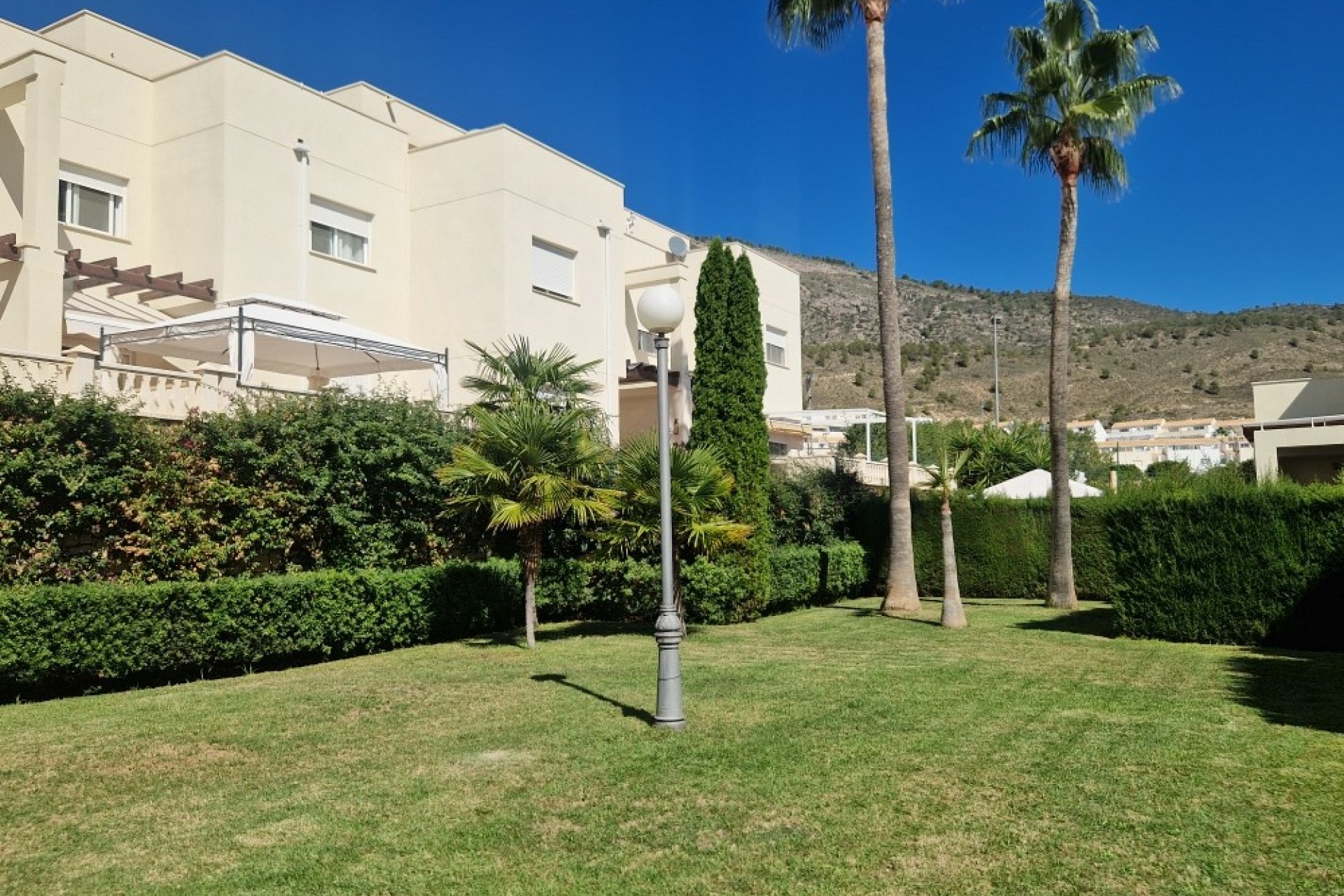 Resale - Semi Detached -
Relleu - Inland