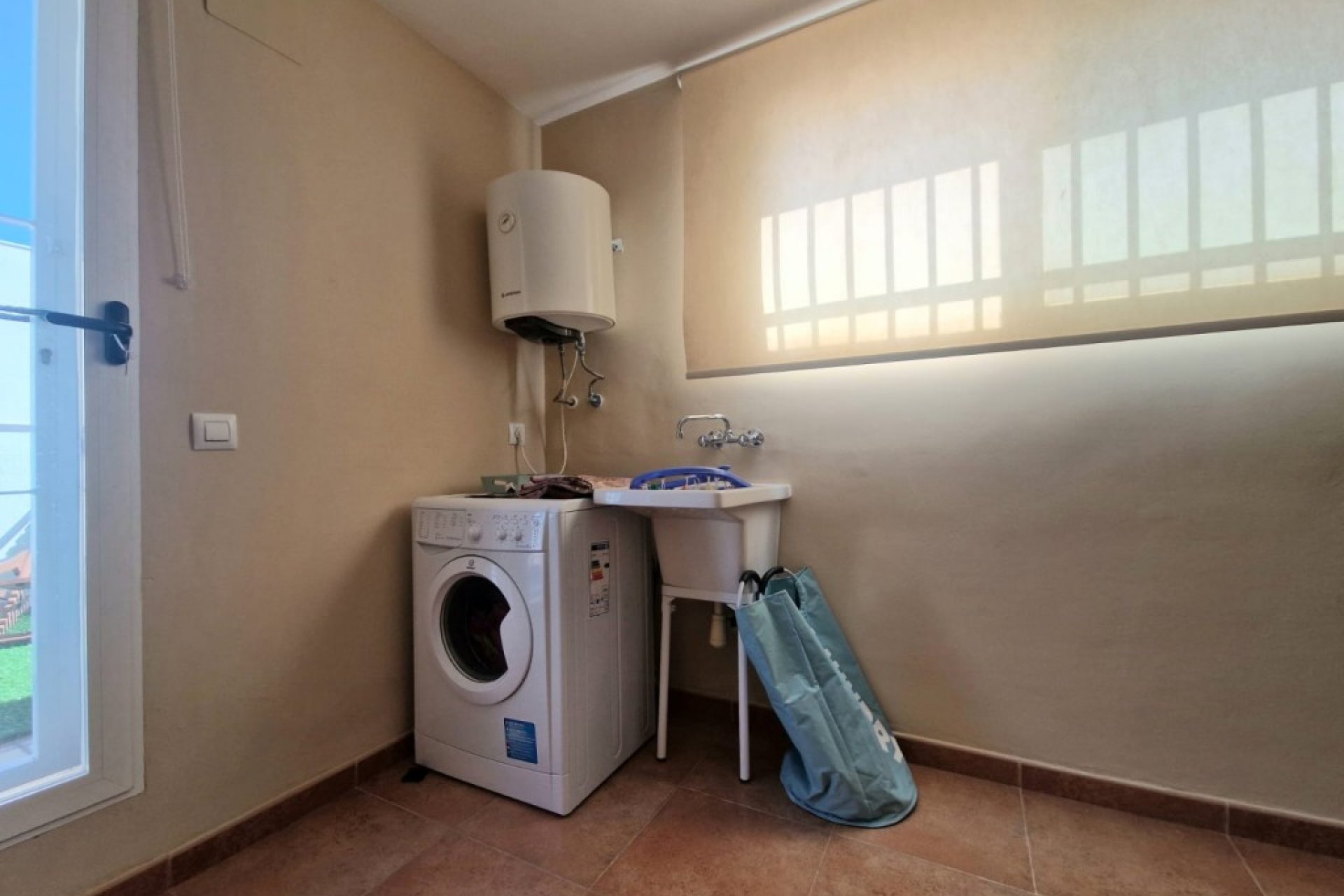 Resale - Semi Detached -
Relleu - Inland