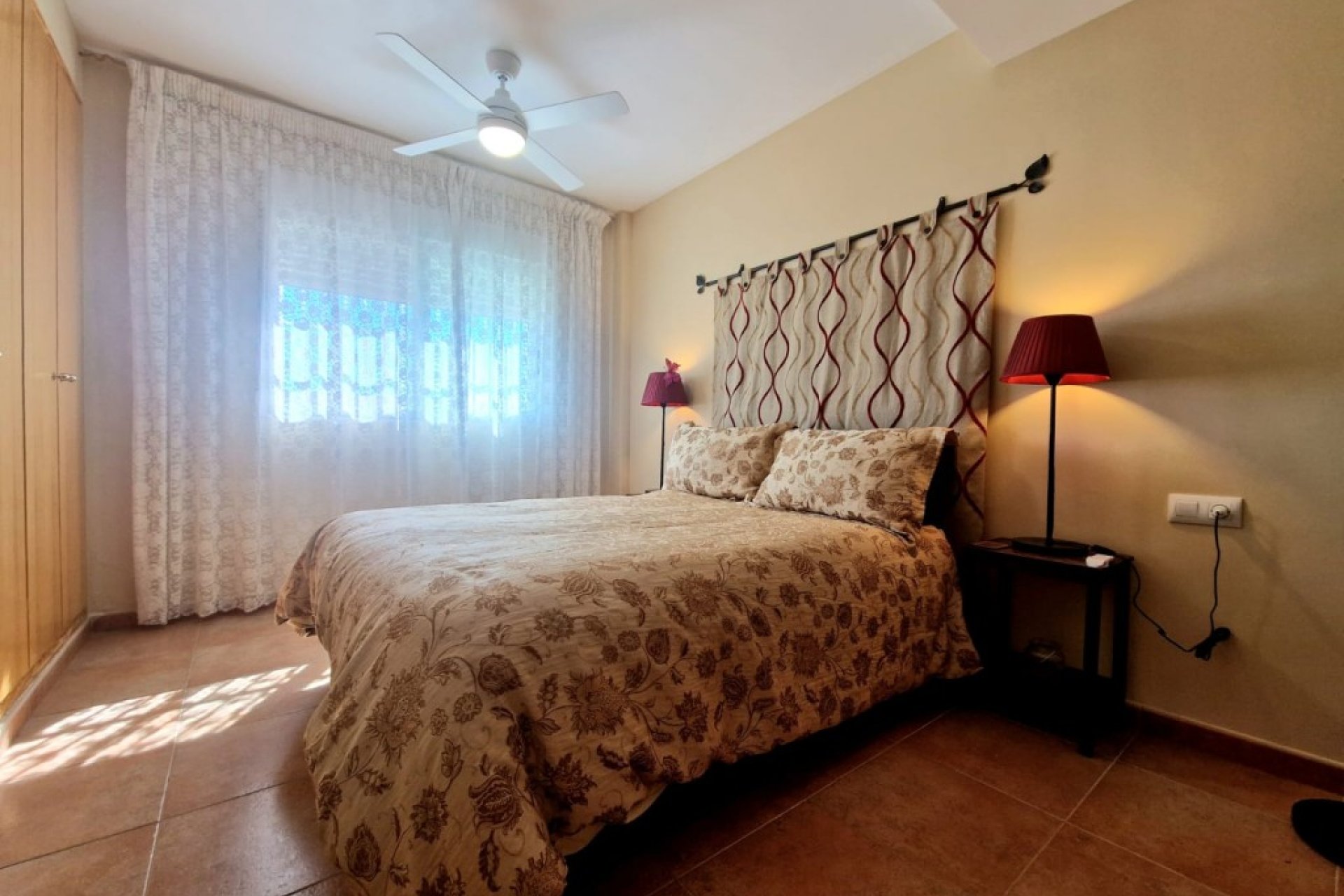 Resale - Semi Detached -
Relleu - Inland