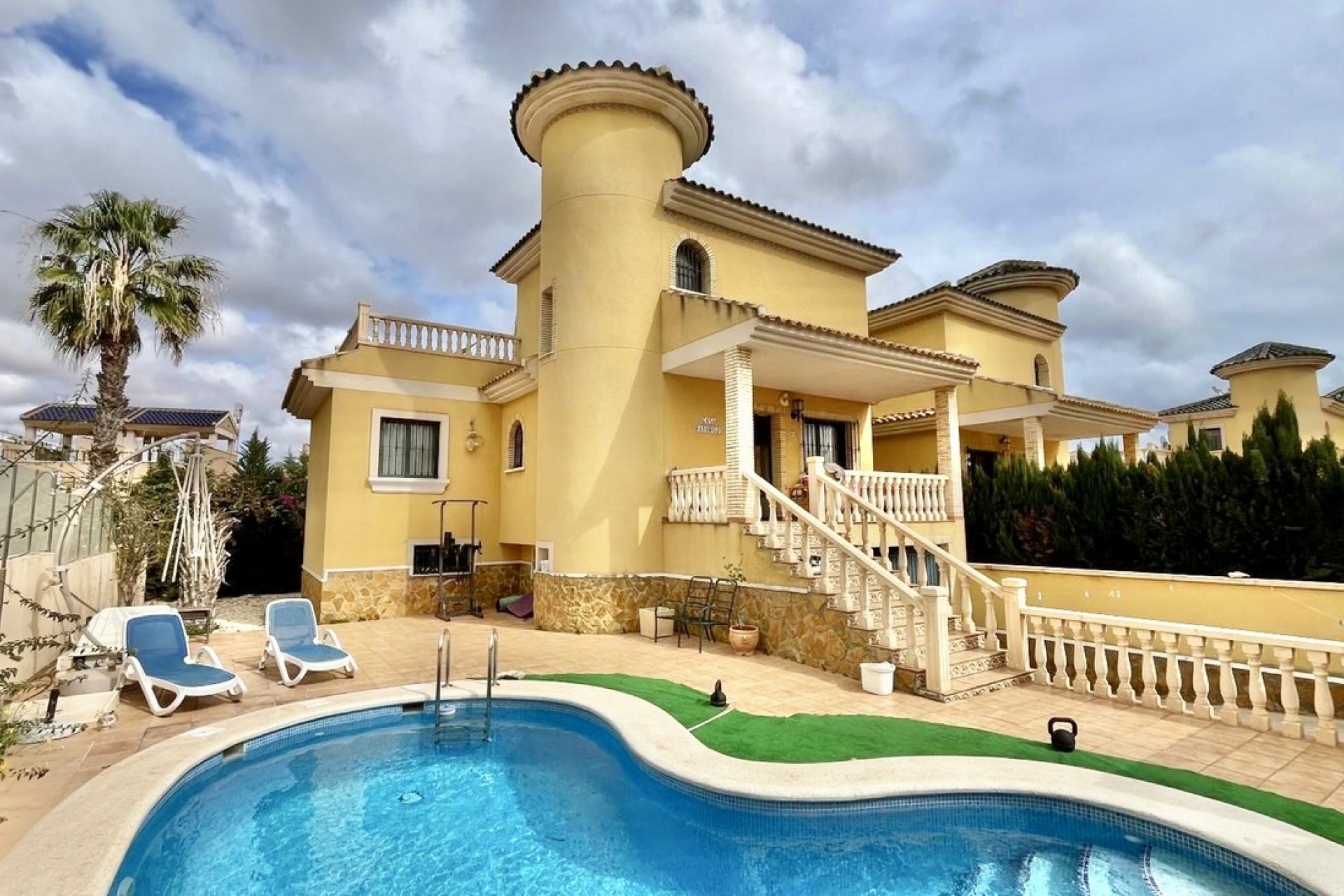 Resale - Semi Detached -
Villamartin